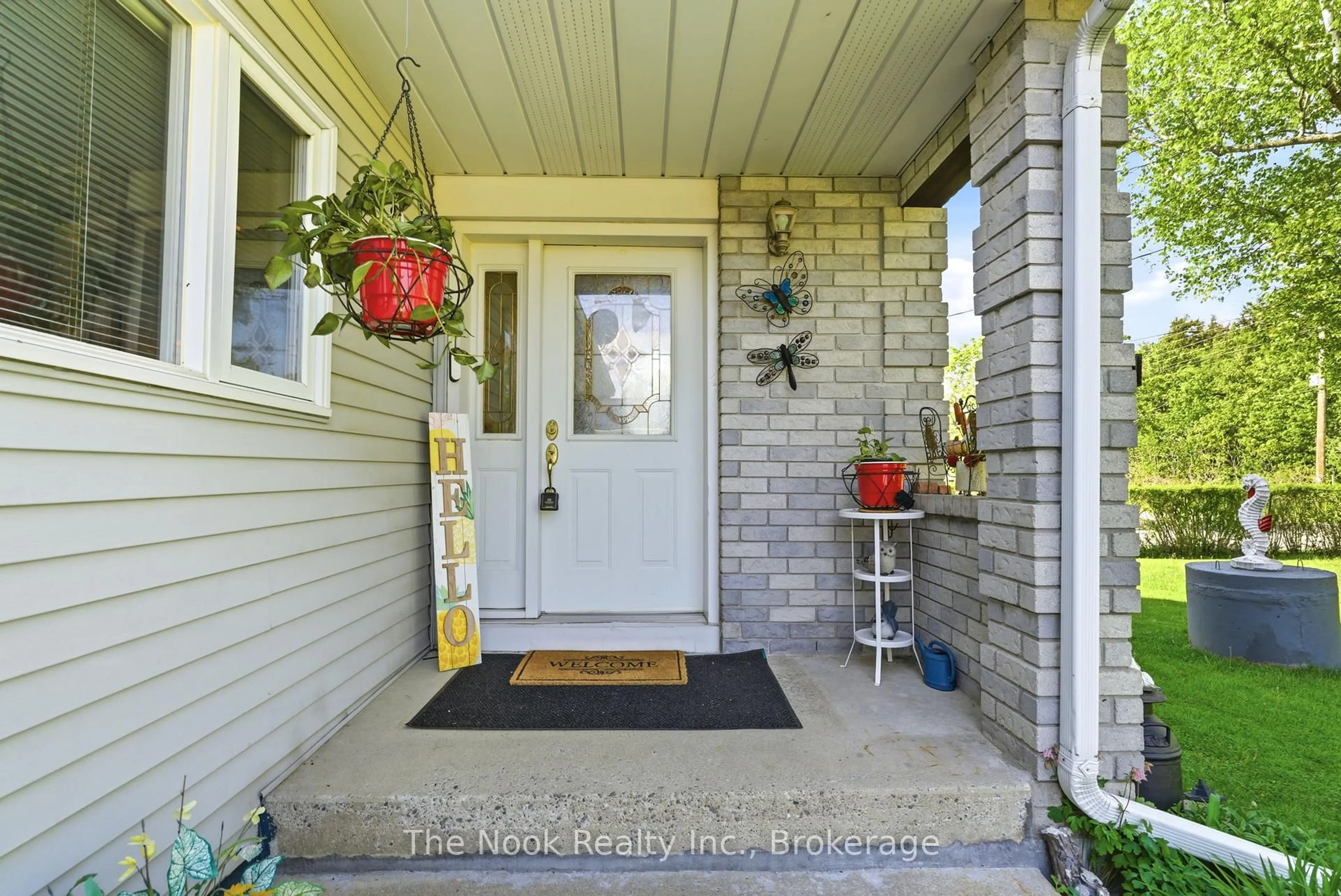 Indoor entryway for 4062 Courtice Rd, Clarington Ontario L1E 0K8