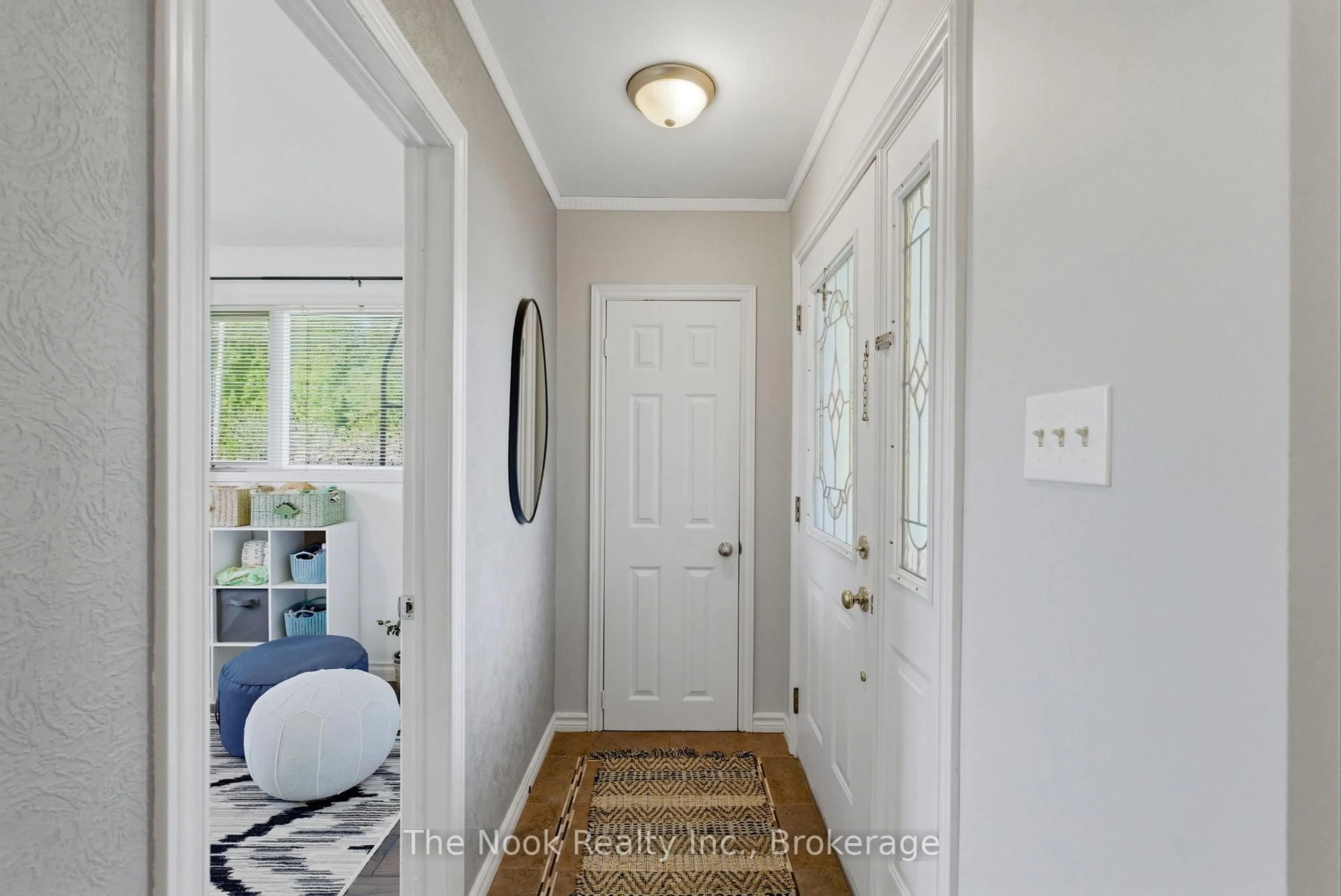 Indoor entryway for 4062 Courtice Rd, Clarington Ontario L1E 0K8