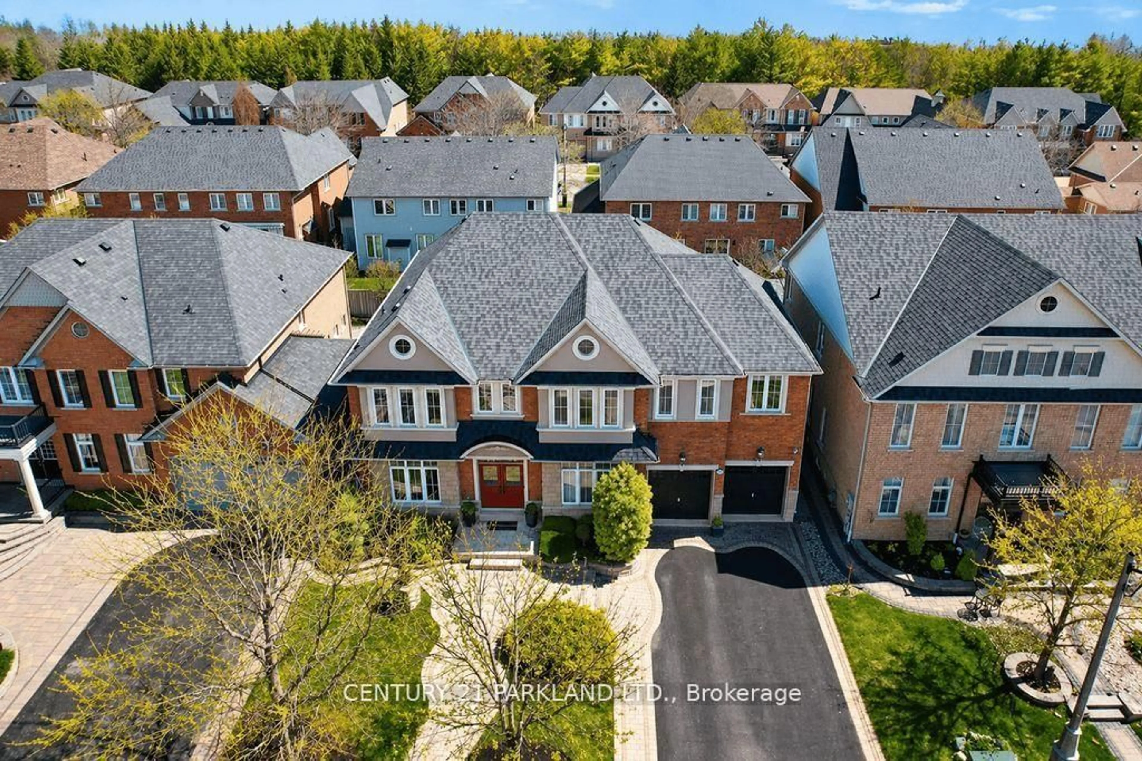 A pic from outside/outdoor area/front of a property/back of a property/a pic from drone, street for 2020 Solar Pl, Oshawa Ontario L1L 0A4