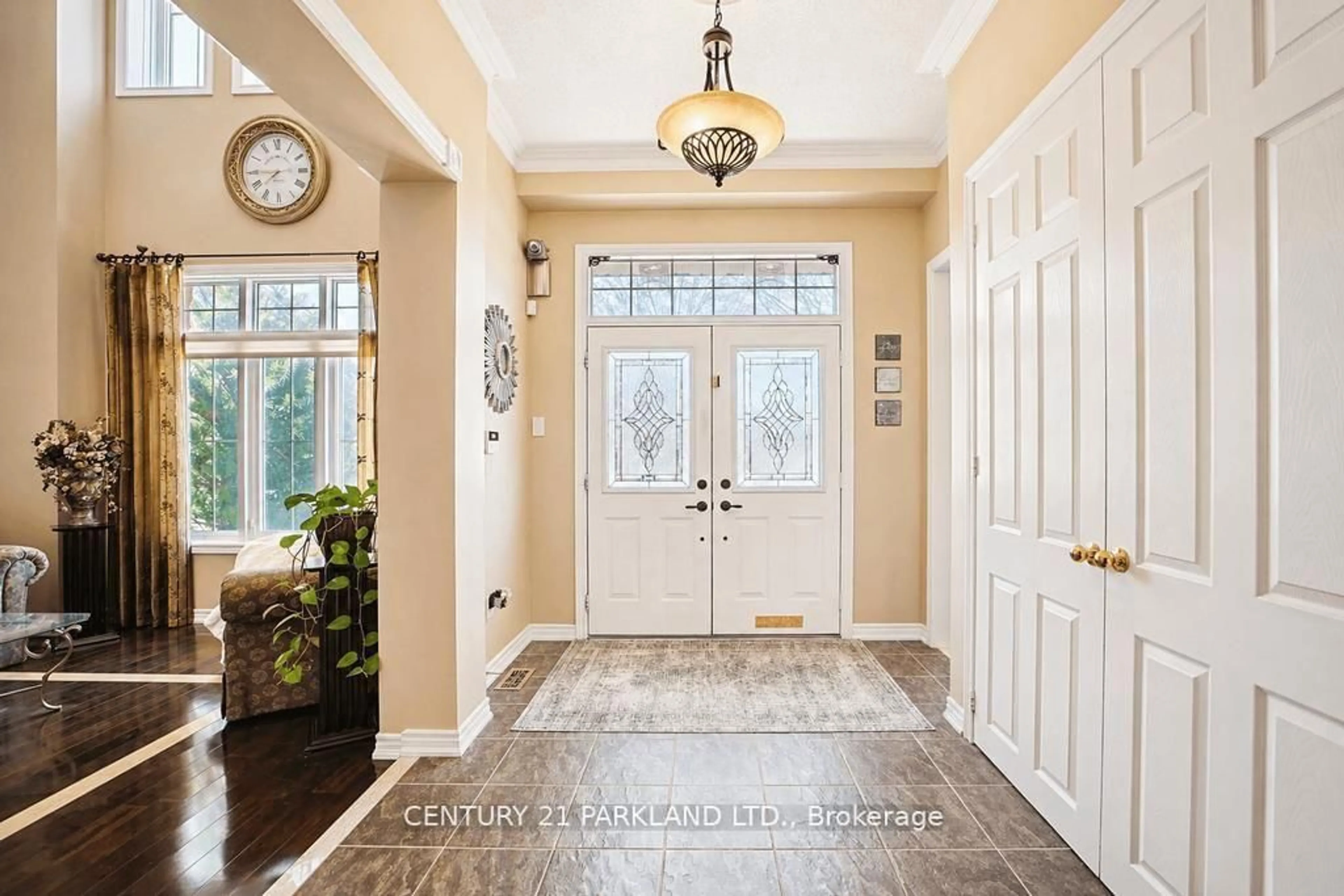 Indoor entryway for 2020 Solar Pl, Oshawa Ontario L1L 0A4