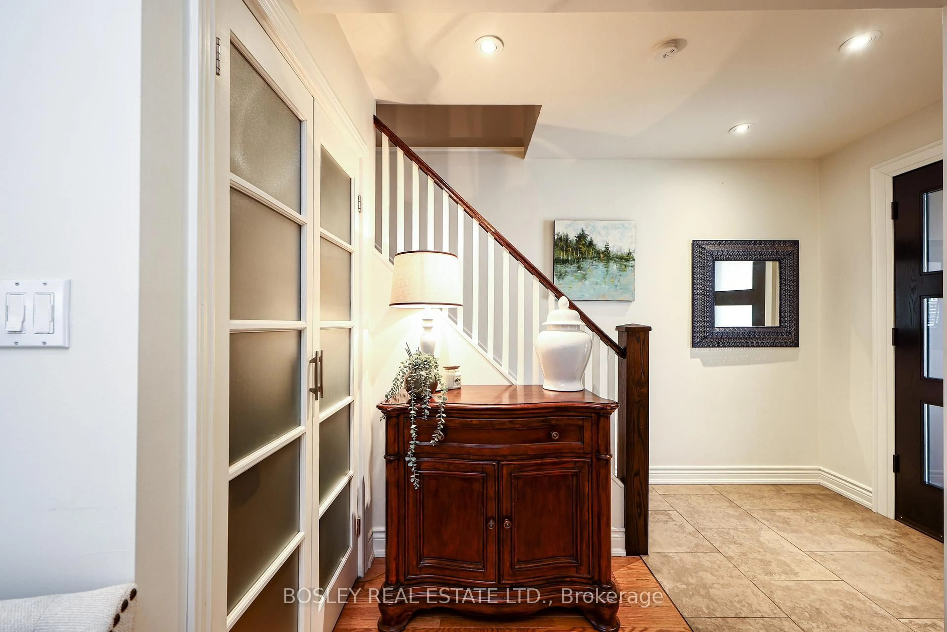 Indoor entryway for 81 Courcelette Rd, Toronto Ontario M1N 2T1