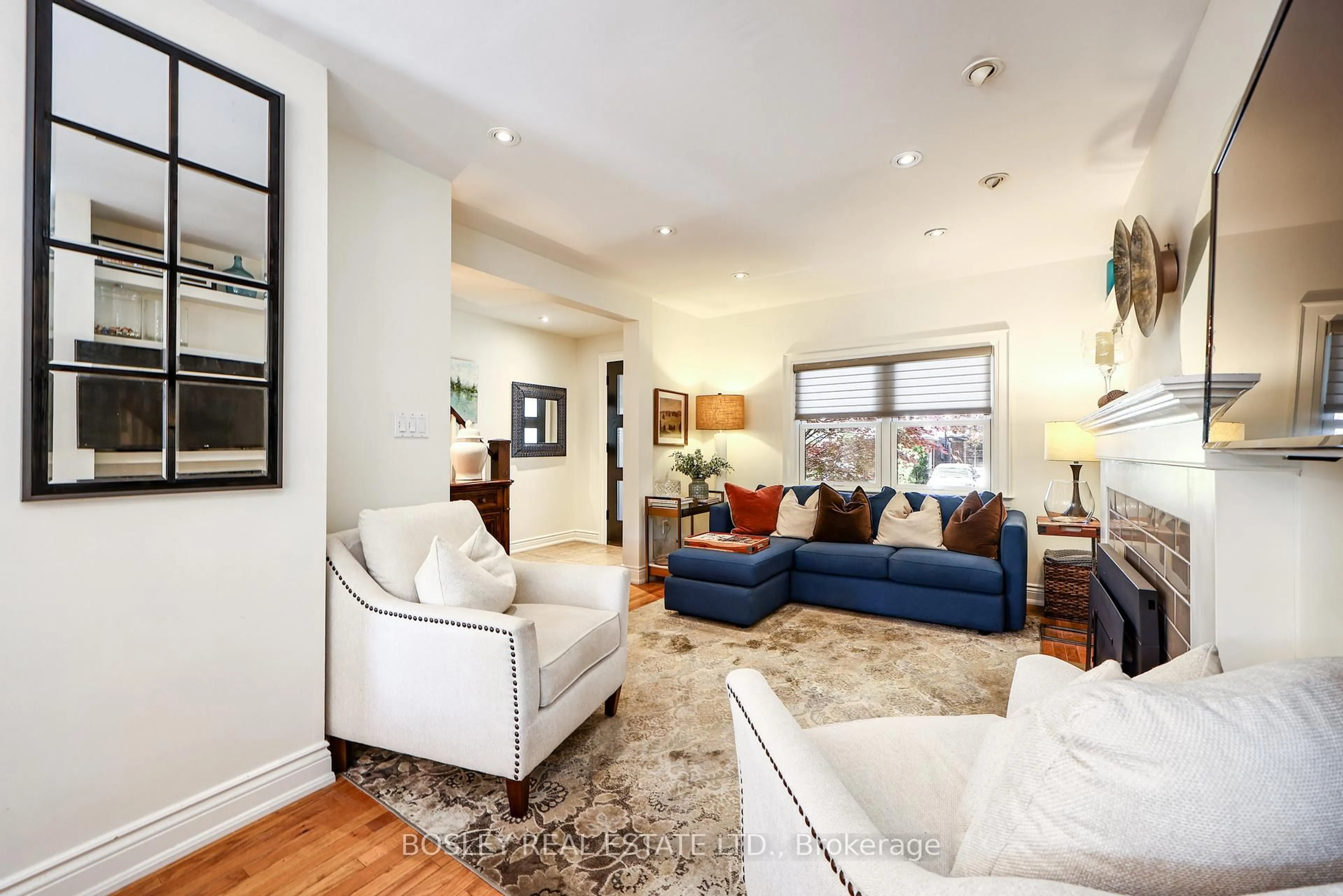 Living room with furniture, unknown for 81 Courcelette Rd, Toronto Ontario M1N 2T1