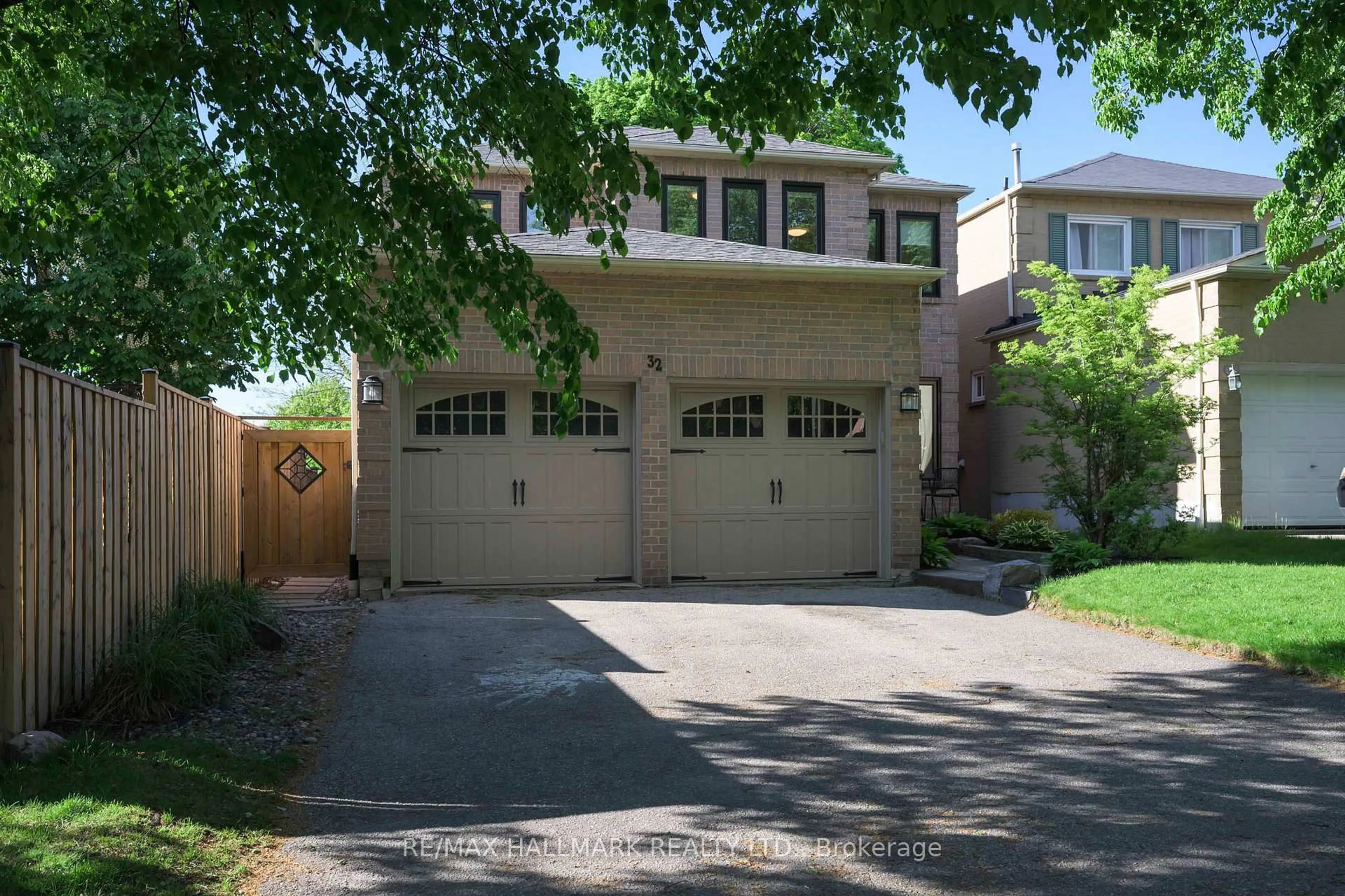 Unknown for 32 Locker Dr, Ajax Ontario L1T 3K8