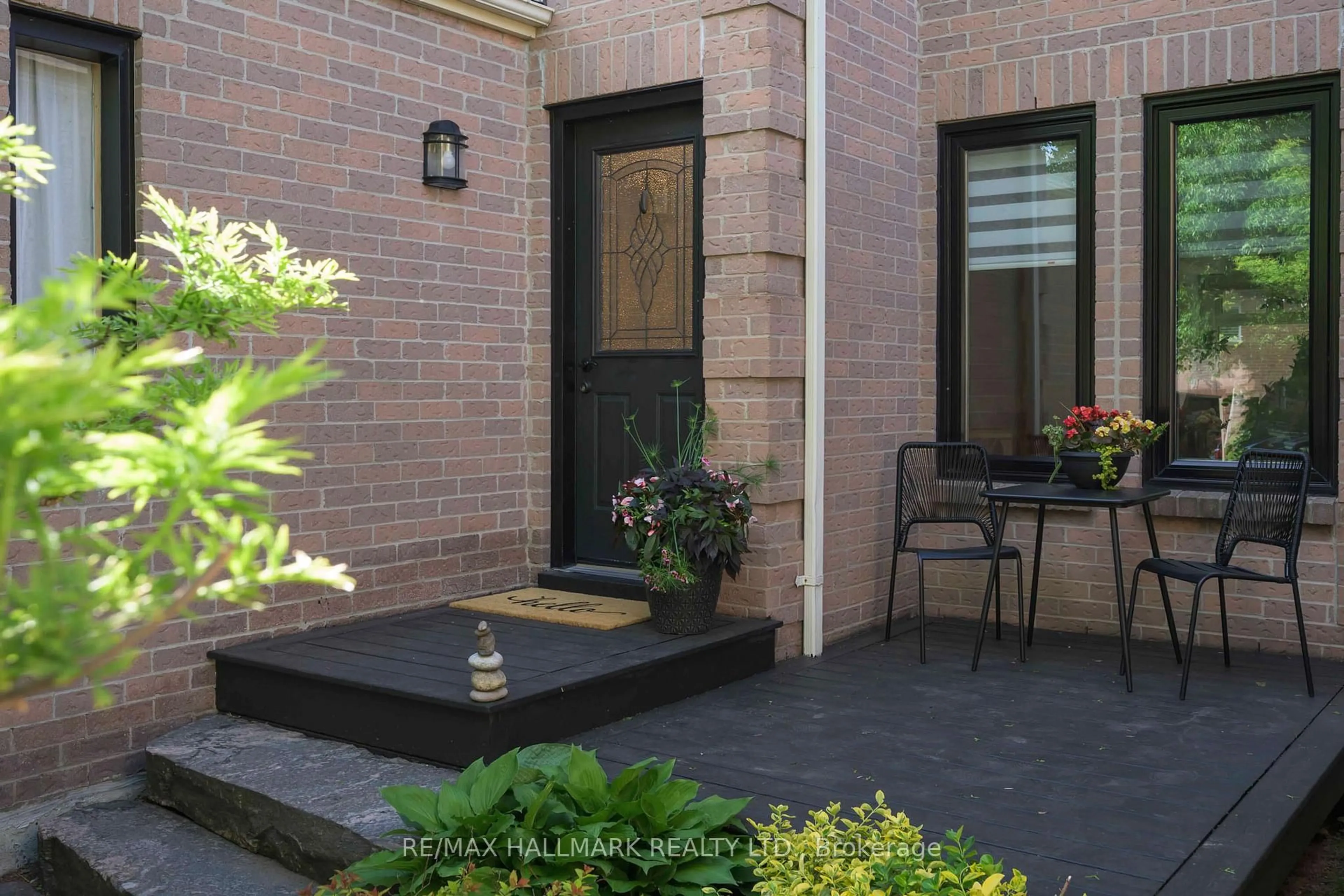 Patio, street for 32 Locker Dr, Ajax Ontario L1T 3K8