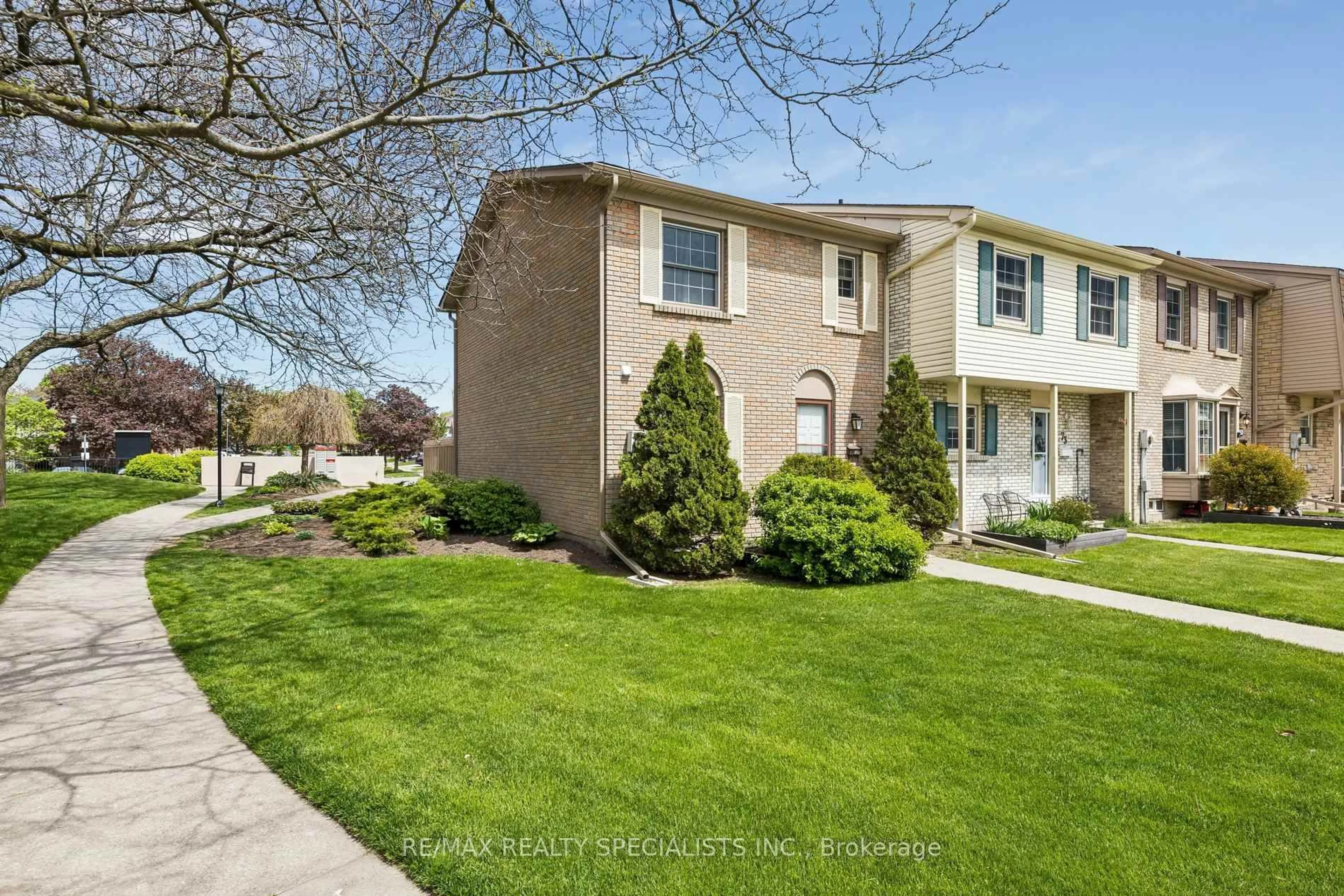 Unknown for 580 Eyer Dr #72, Pickering Ontario L1W 3B7