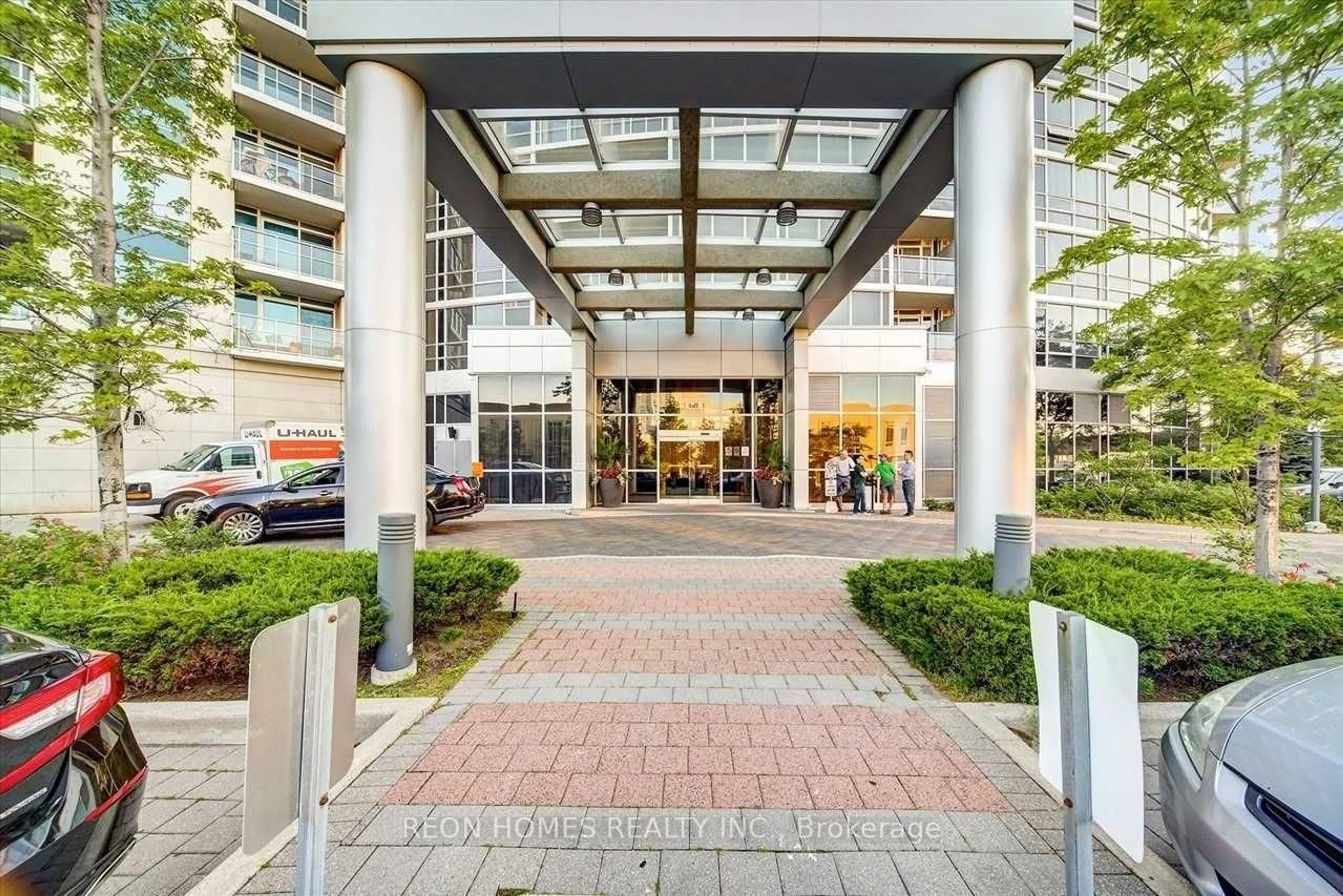 Indoor foyer for 83 Borough Dr #302, Toronto Ontario M1P 5E4