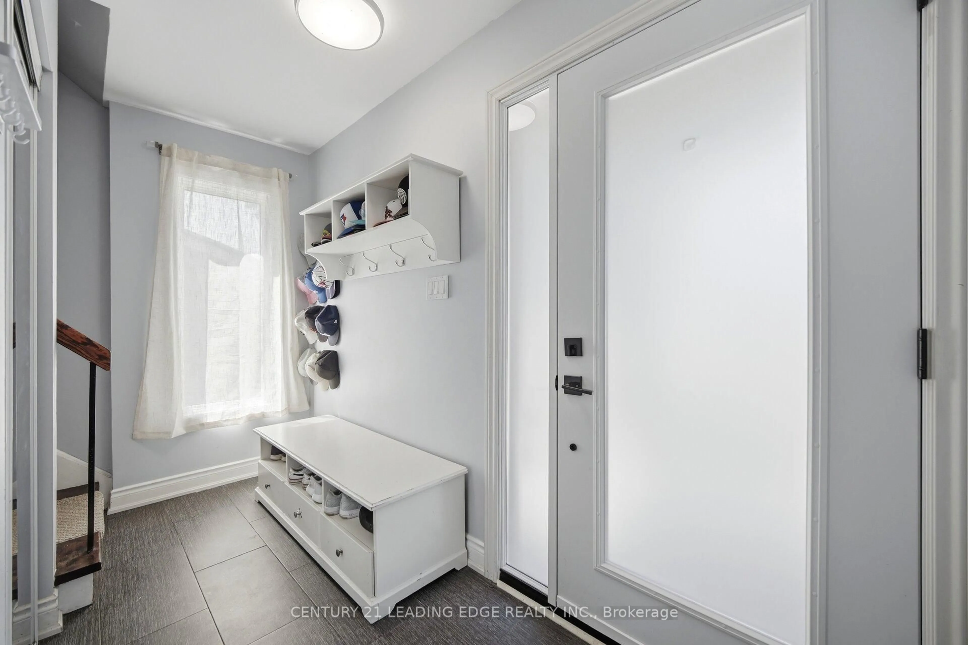 Indoor entryway for 1931 Malden Cres, Pickering Ontario L1V 3G6