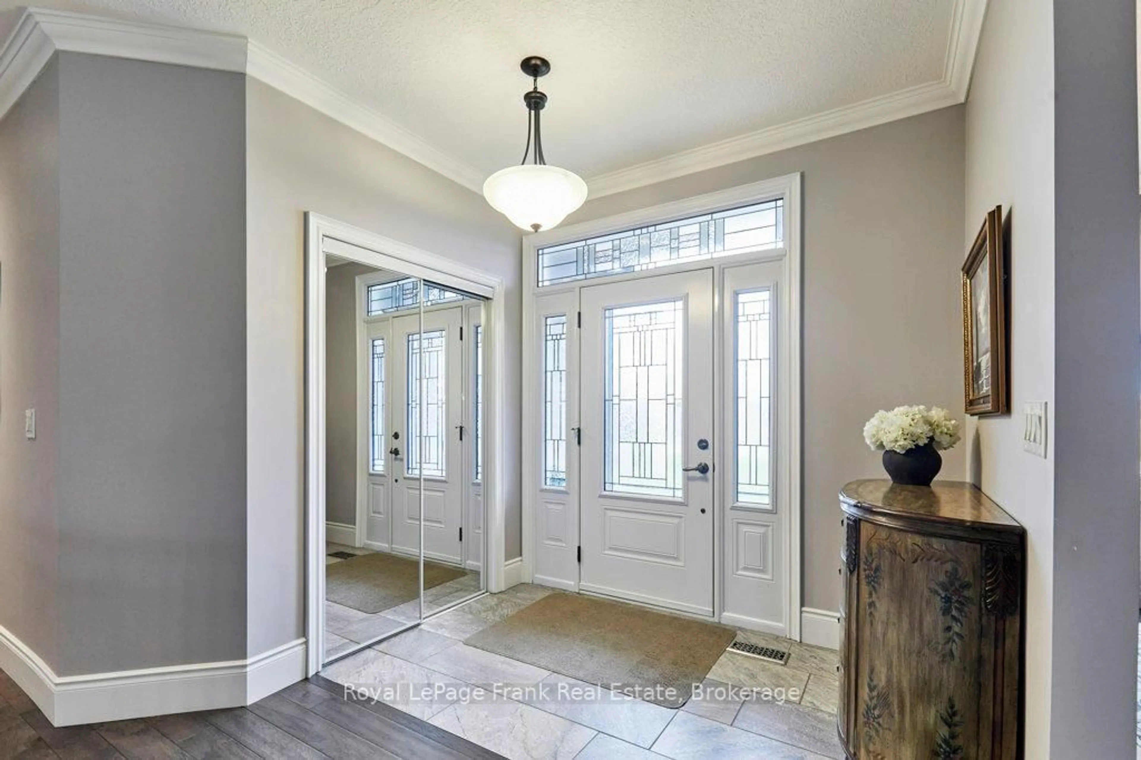 Indoor entryway for 3340 Pogue Rd, Scugog Ontario L9L 1B6