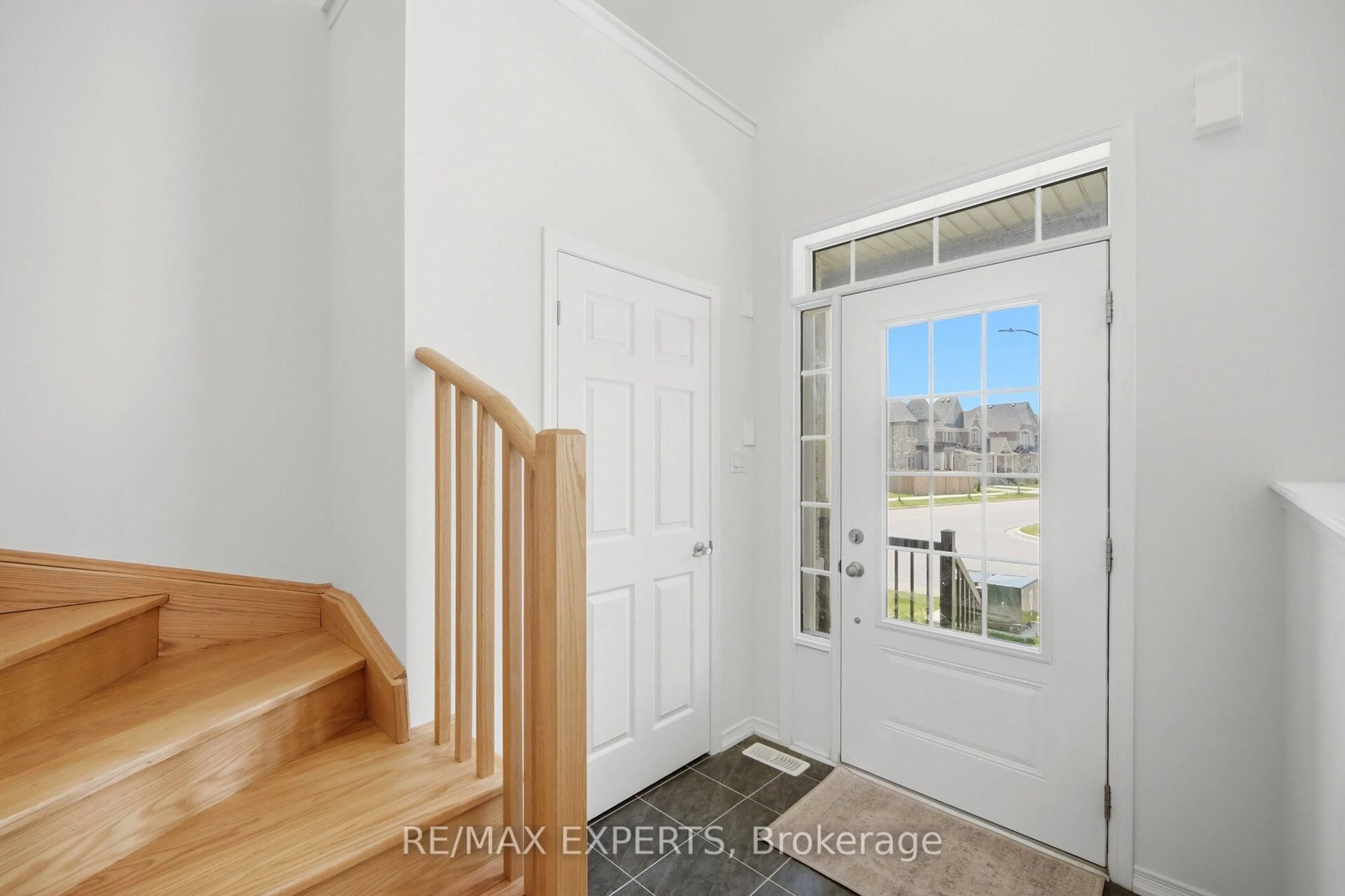 Indoor entryway for 21 Hornchurch St, Whitby Ontario L1P 0J3