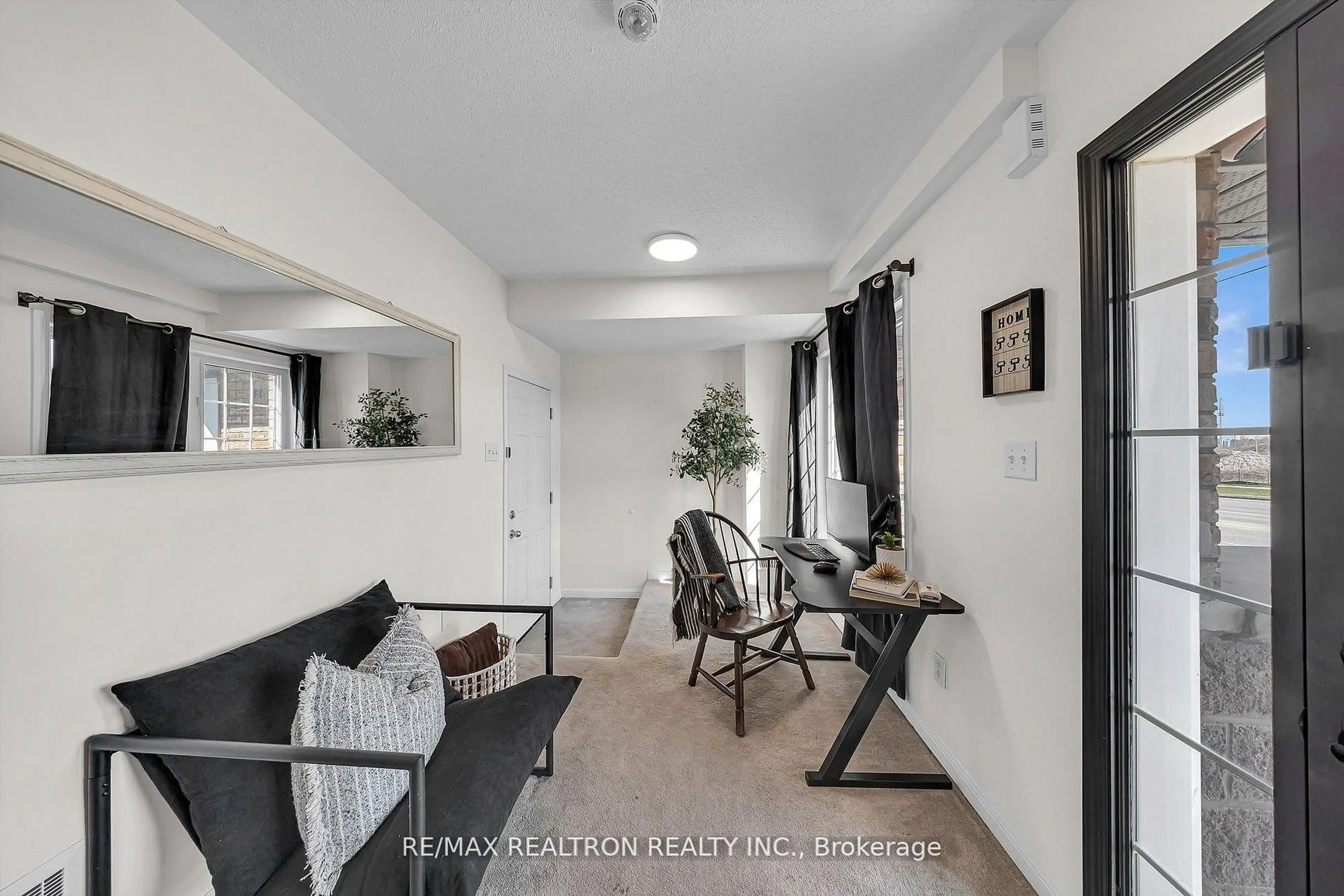 Indoor entryway for 1365 Salem Rd, Ajax Ontario L1Z 0R9