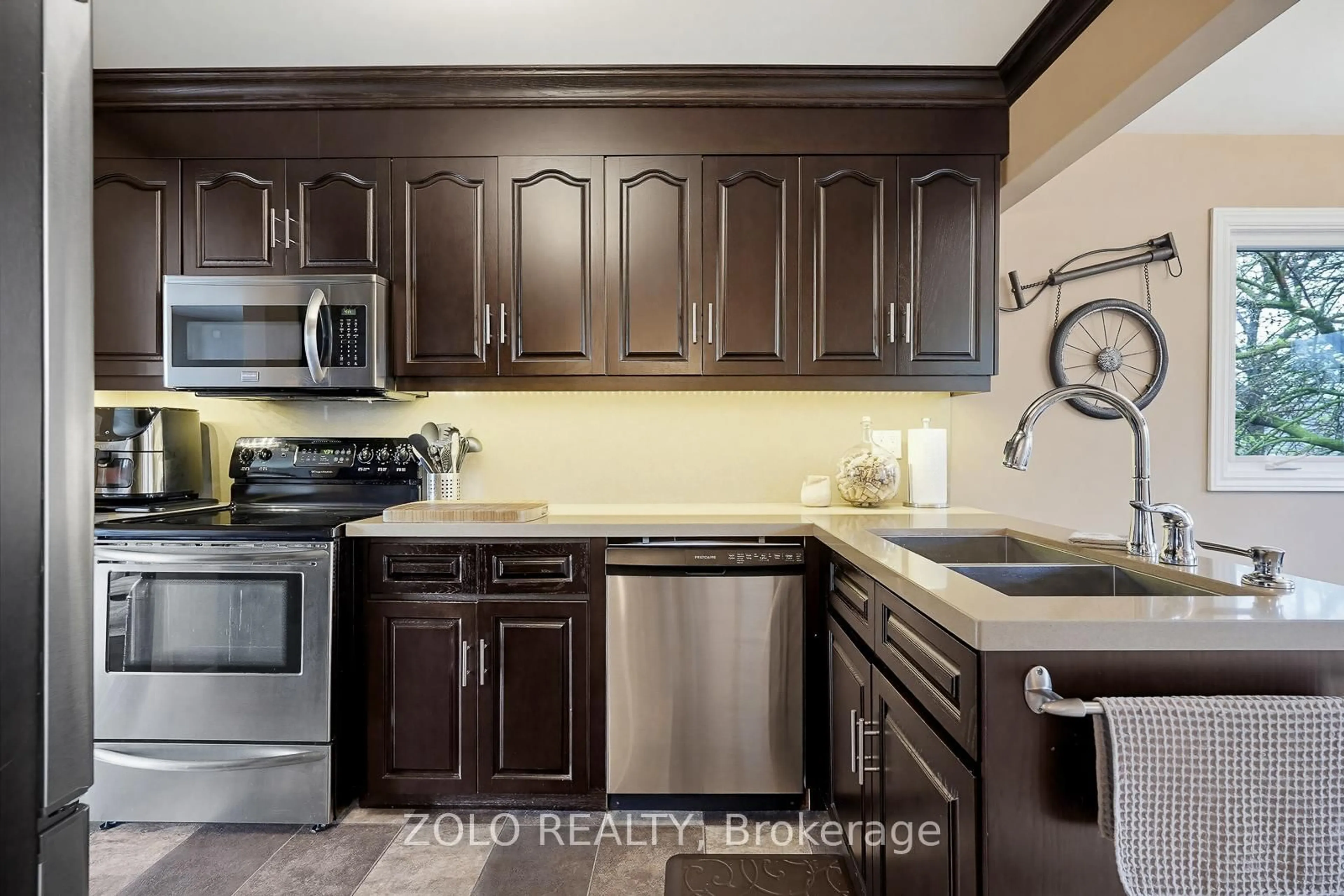 Standard kitchen, unknown for 86 Foxhunt Tr, Clarington Ontario L1E 1E1