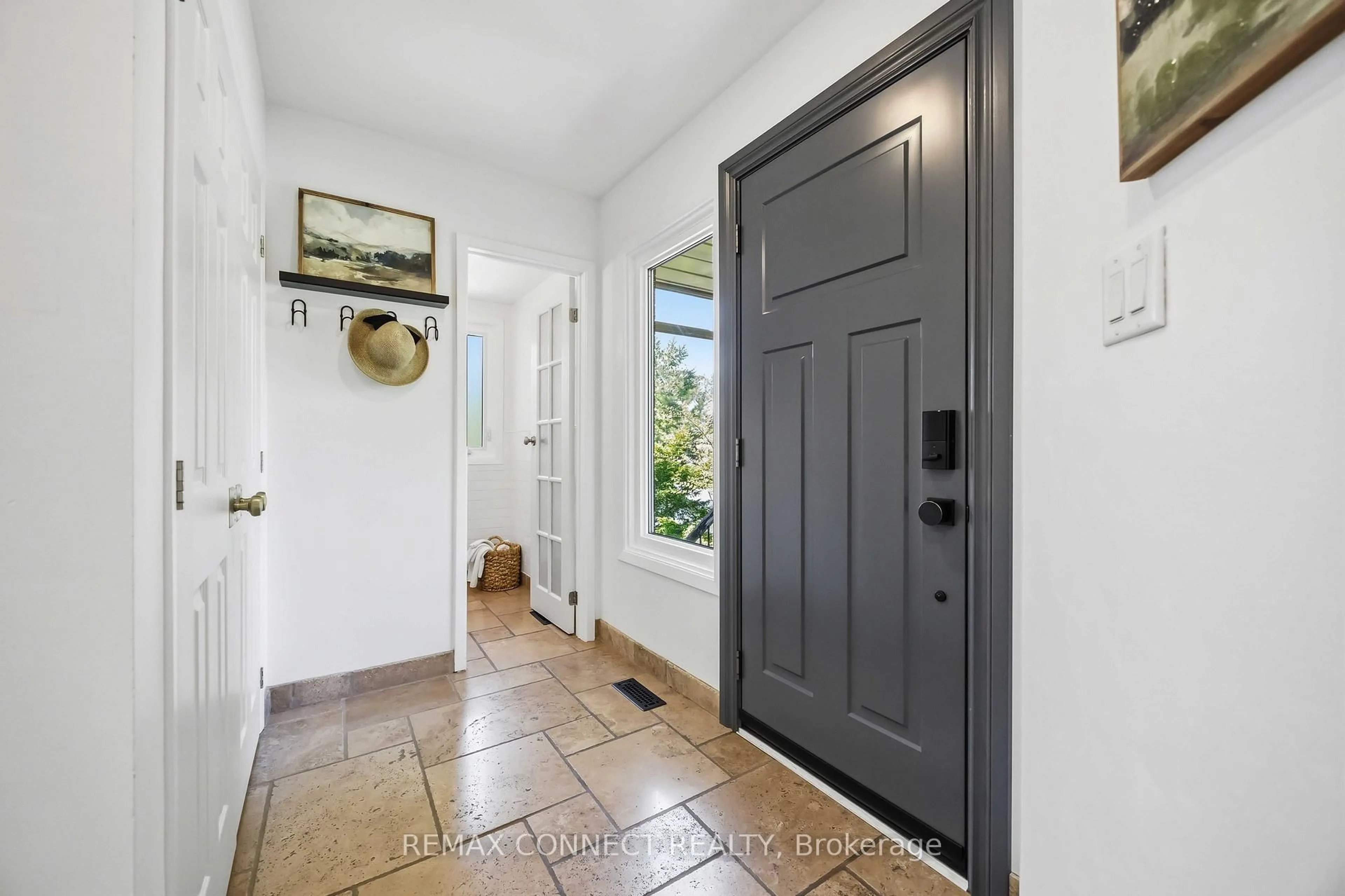 Indoor entryway for 64 Coalport Dr, Toronto Ontario M1N 4B7