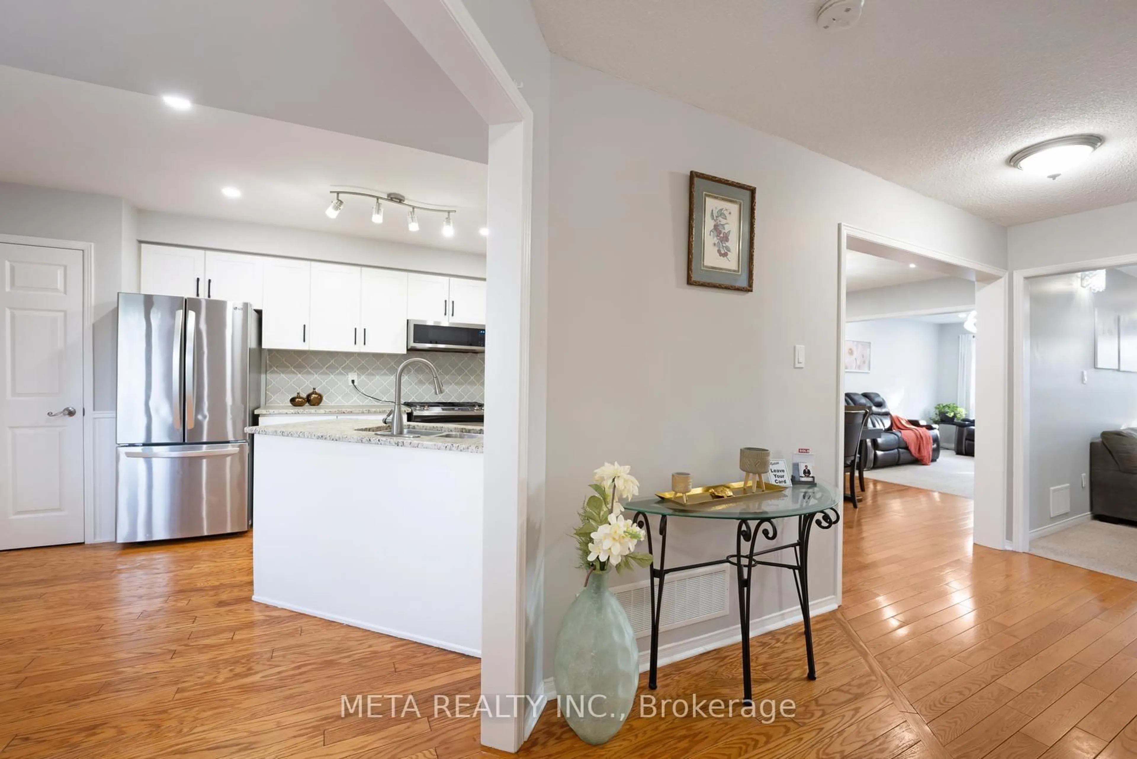 Open concept kitchen, unknown for 12 Heaver Dr, Whitby Ontario L1N 8X2