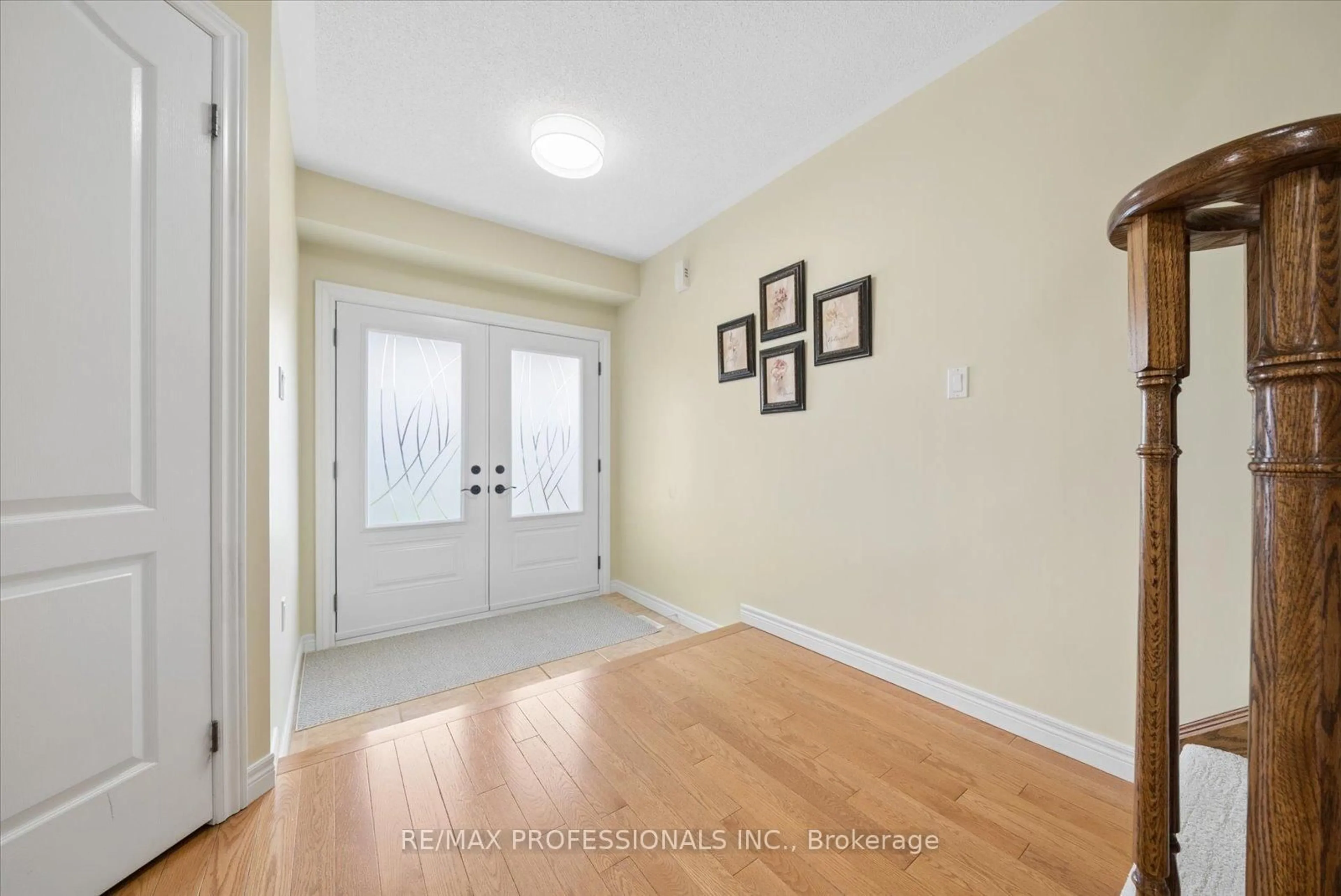 Indoor entryway for 1649 Northfield Ave, Oshawa Ontario L1K 0K8