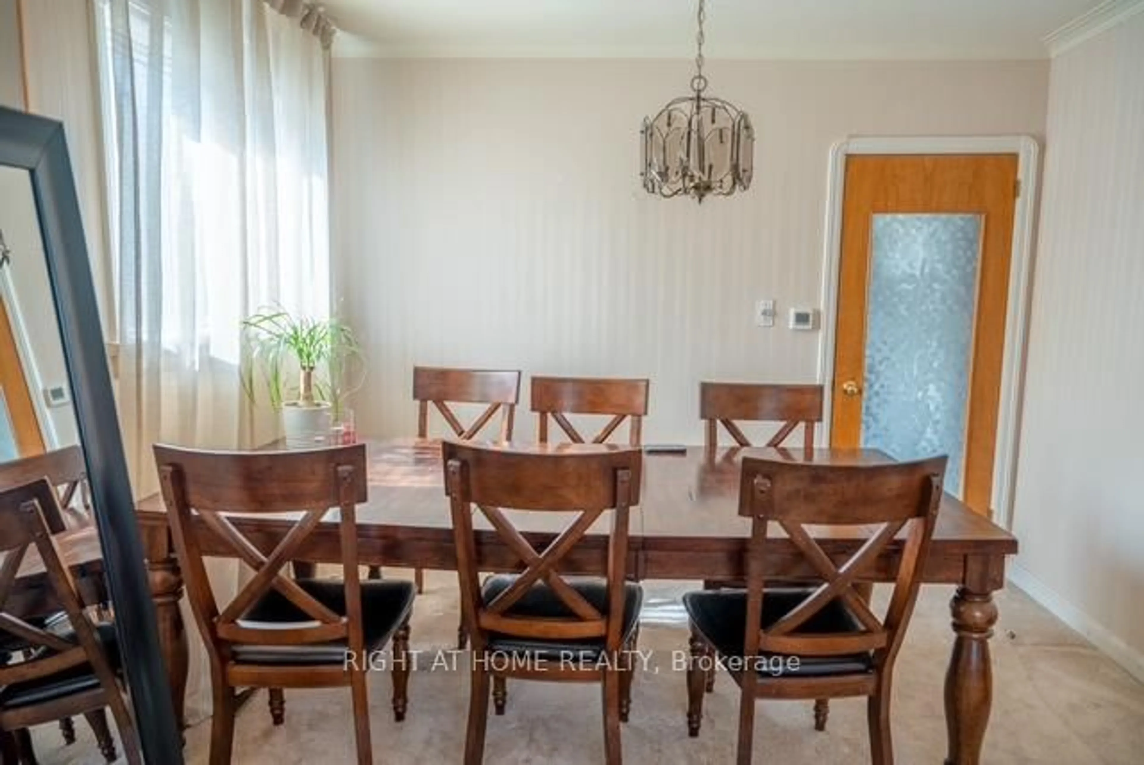 Dining room, wood/laminate floor for 148 Glen Albert Dr, Toronto Ontario M4B 1J3