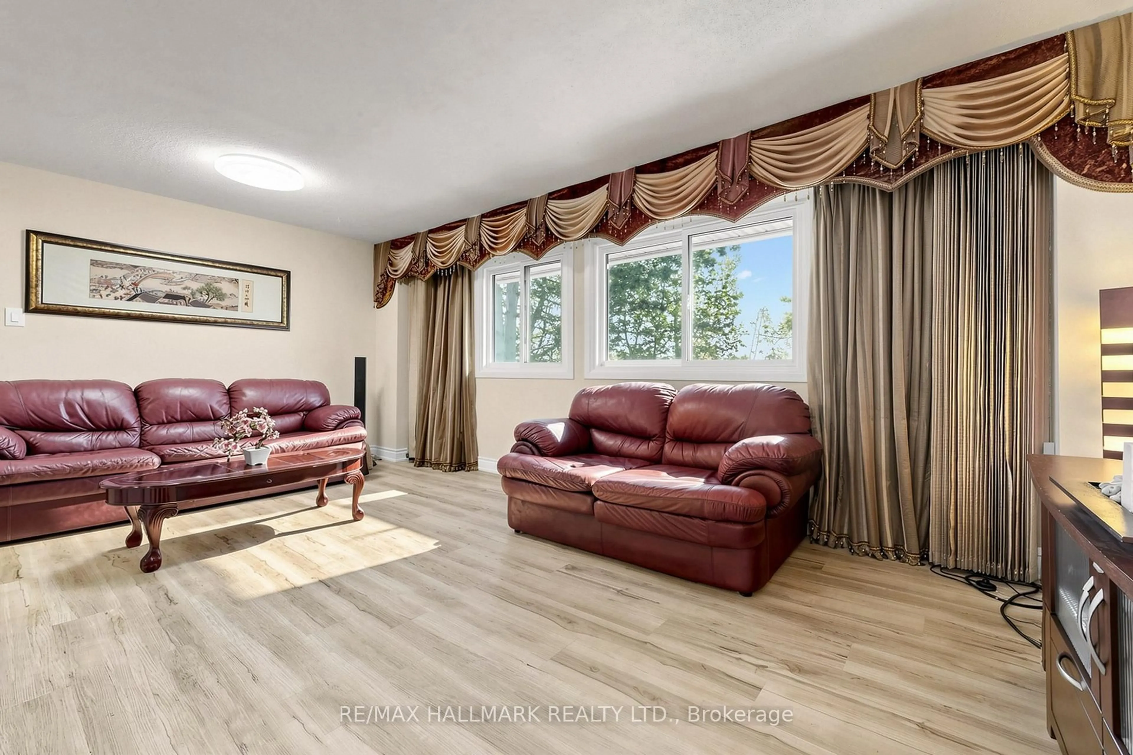 Living room with furniture, unknown for 371 Orton Park Rd #50, Toronto Ontario M1G 3V1