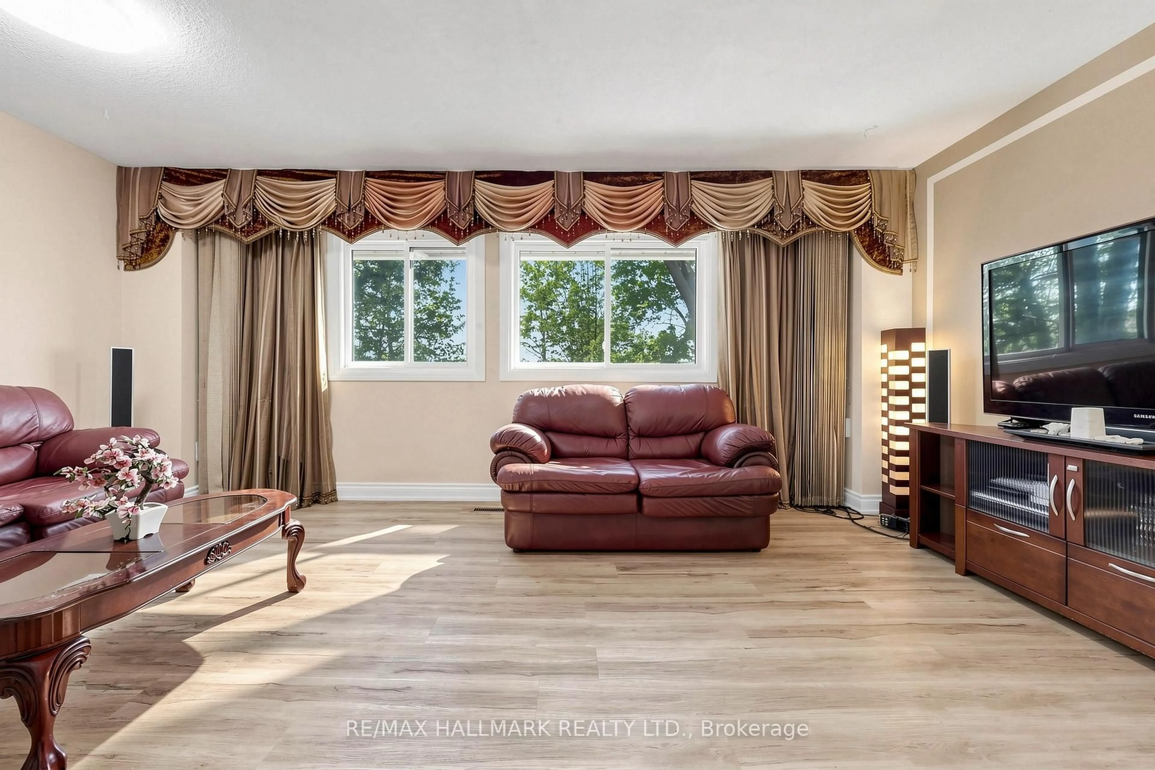 Living room with furniture, unknown for 371 Orton Park Rd #50, Toronto Ontario M1G 3V1