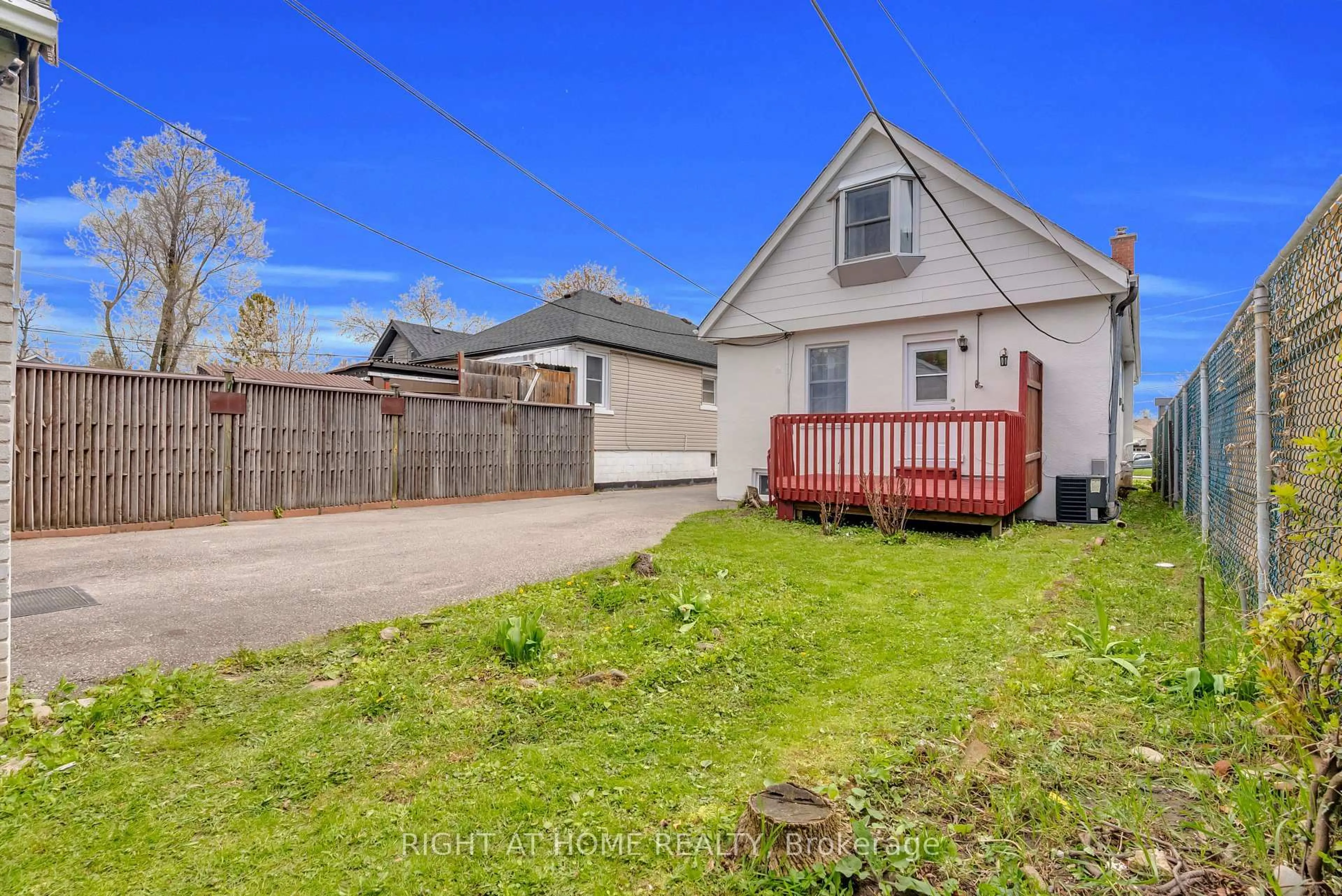 A pic from outside/outdoor area/front of a property/back of a property/a pic from drone, street for 6 Vanbrugh Ave, Toronto Ontario M1N 3S7