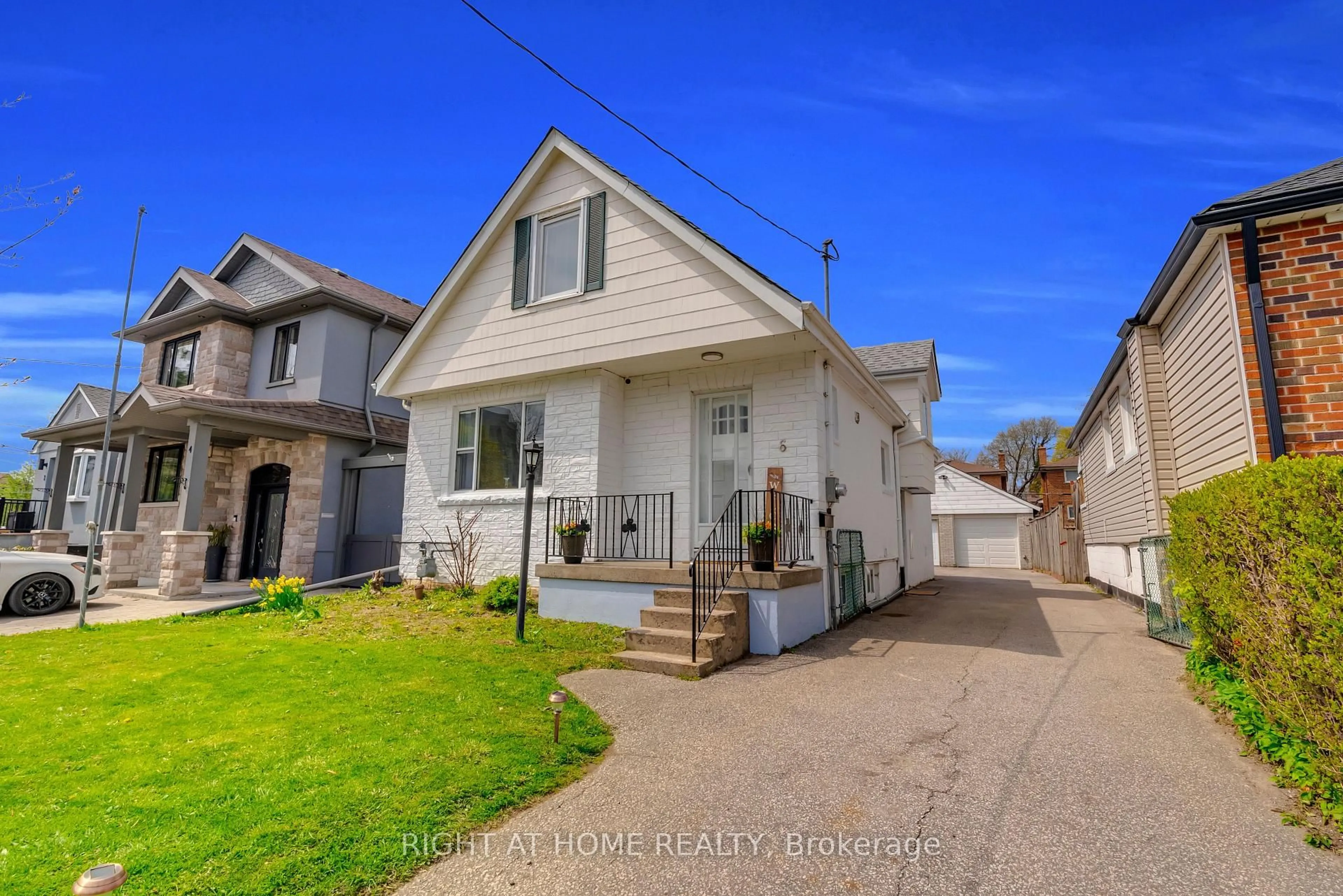 A pic from outside/outdoor area/front of a property/back of a property/a pic from drone, street for 6 Vanbrugh Ave, Toronto Ontario M1N 3S7