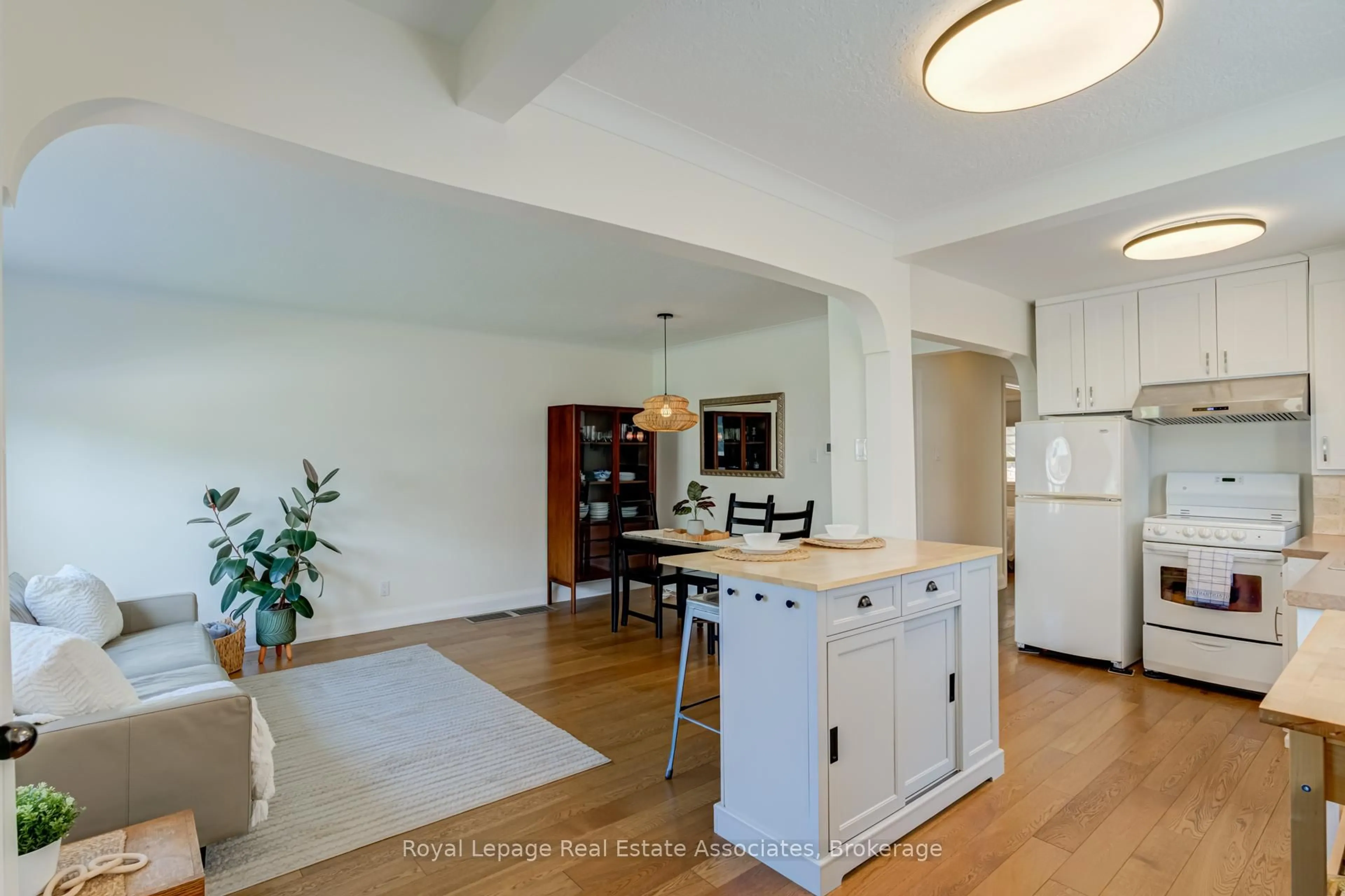Open concept kitchen, unknown for 43 Heale Ave, Toronto Ontario M1N 3X6