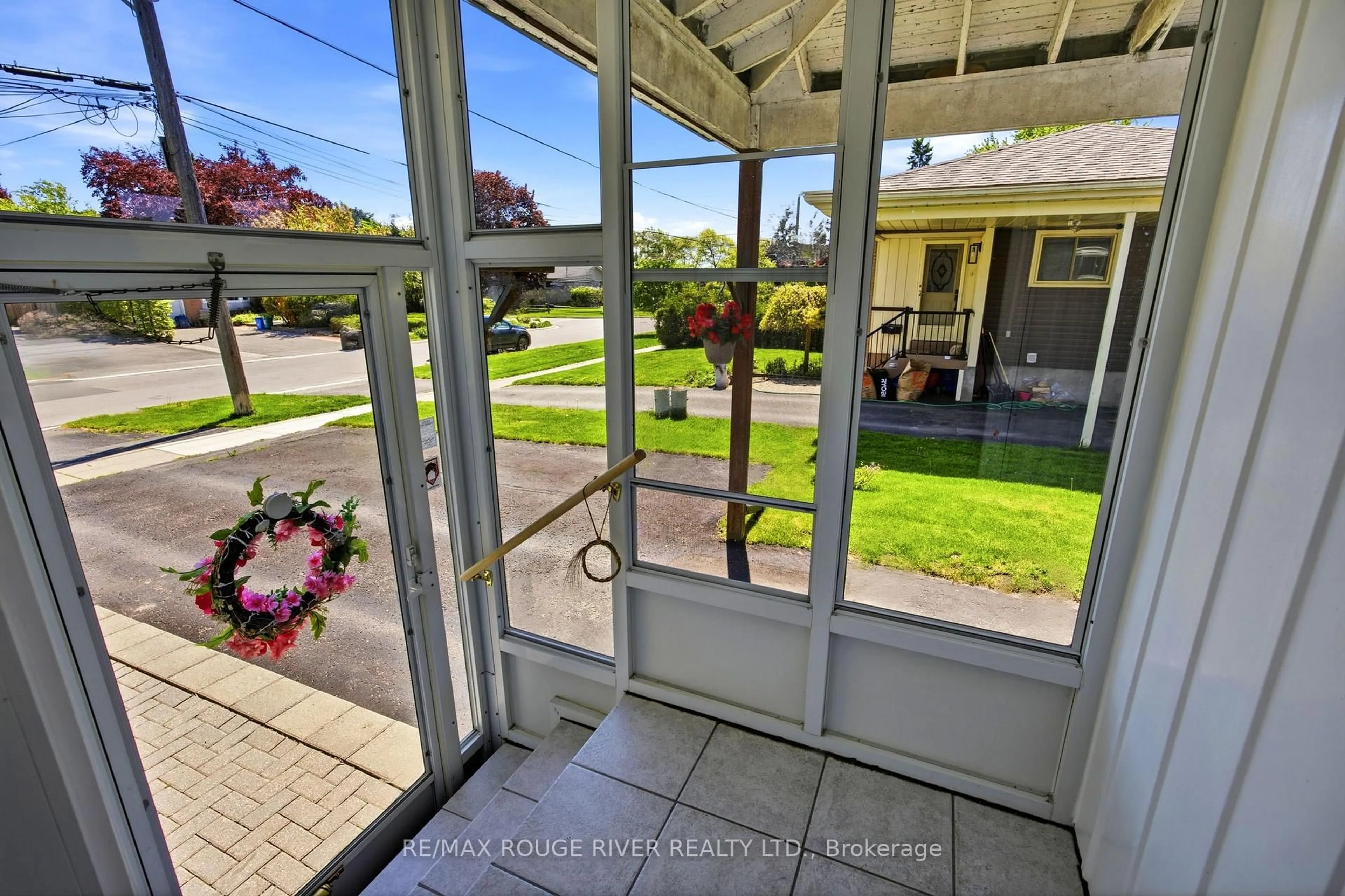 Unknown for 796 Batory Ave, Pickering Ontario L1W 2W3