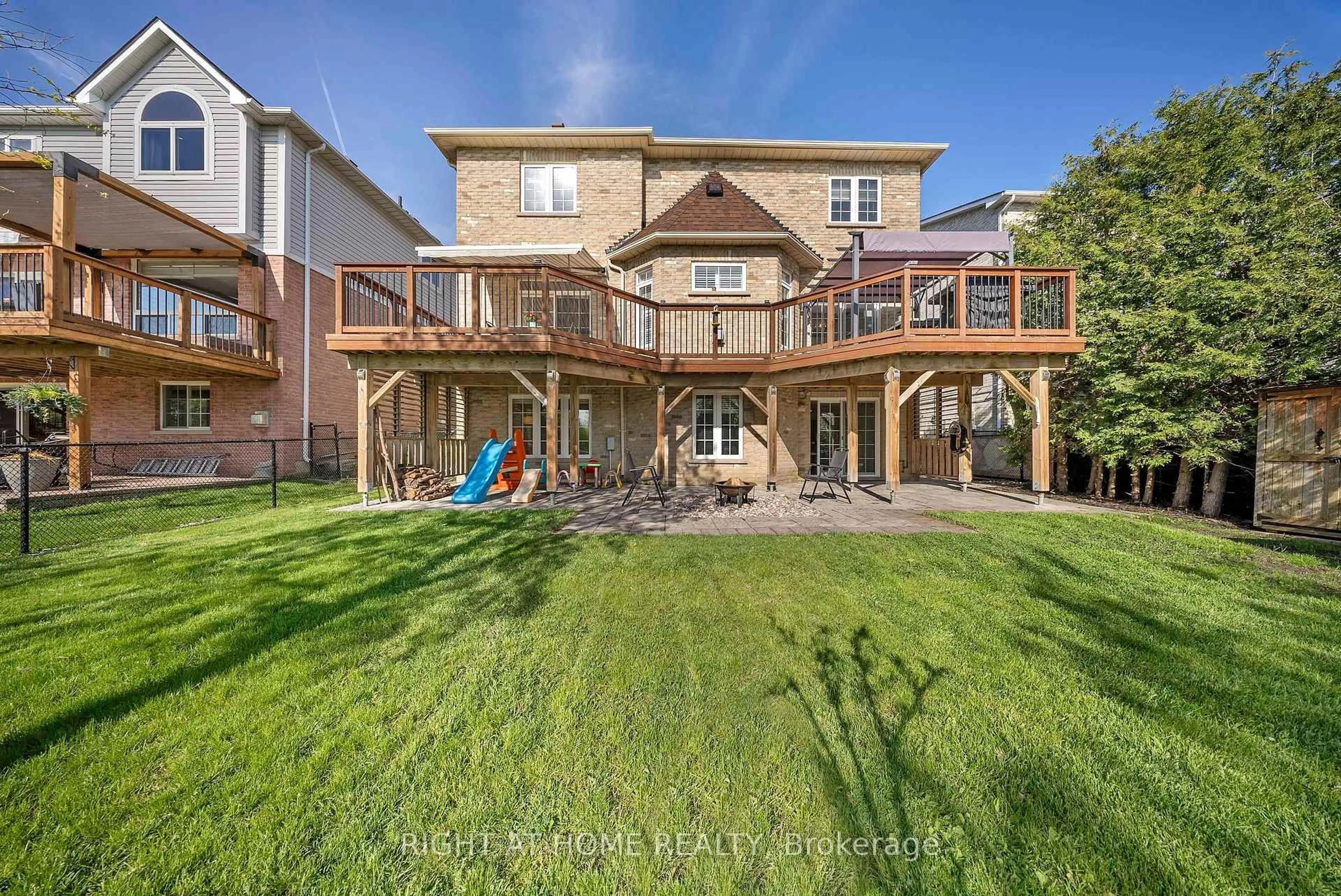 A pic from outside/outdoor area/front of a property/back of a property/a pic from drone, water/lake/river/ocean view for 1048 Mcquay Blvd, Whitby Ontario L1P 1R8