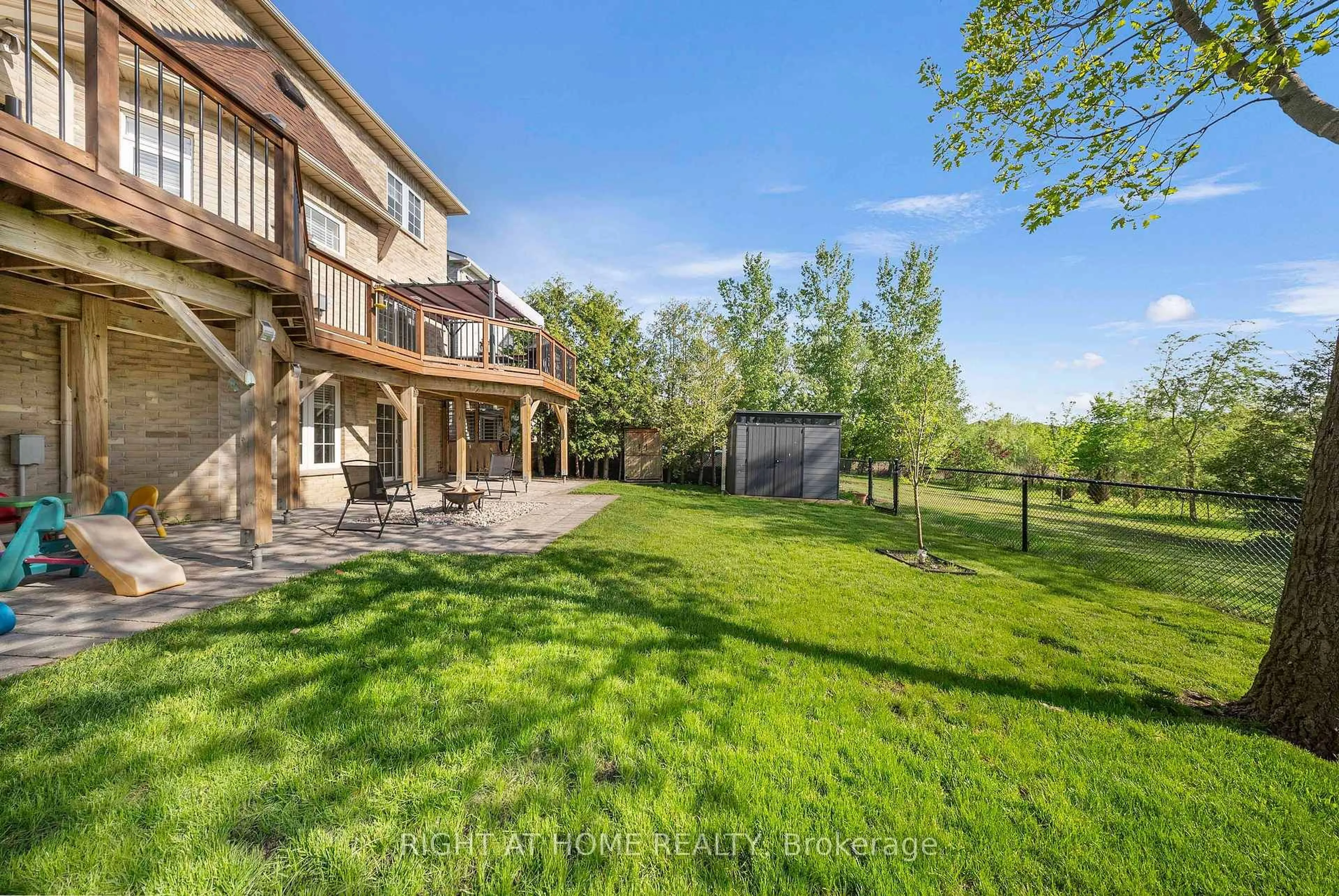 Patio, unknown for 1048 Mcquay Blvd, Whitby Ontario L1P 1R8