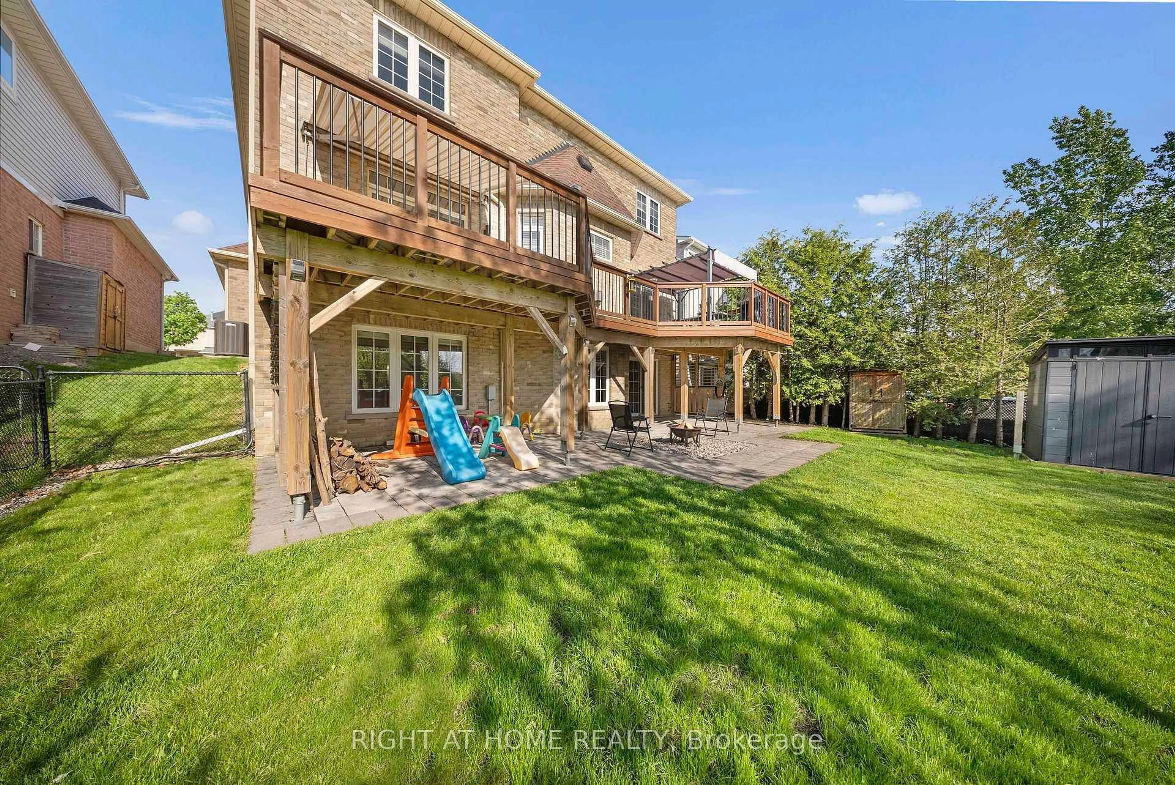 A pic from outside/outdoor area/front of a property/back of a property/a pic from drone, water/lake/river/ocean view for 1048 Mcquay Blvd, Whitby Ontario L1P 1R8