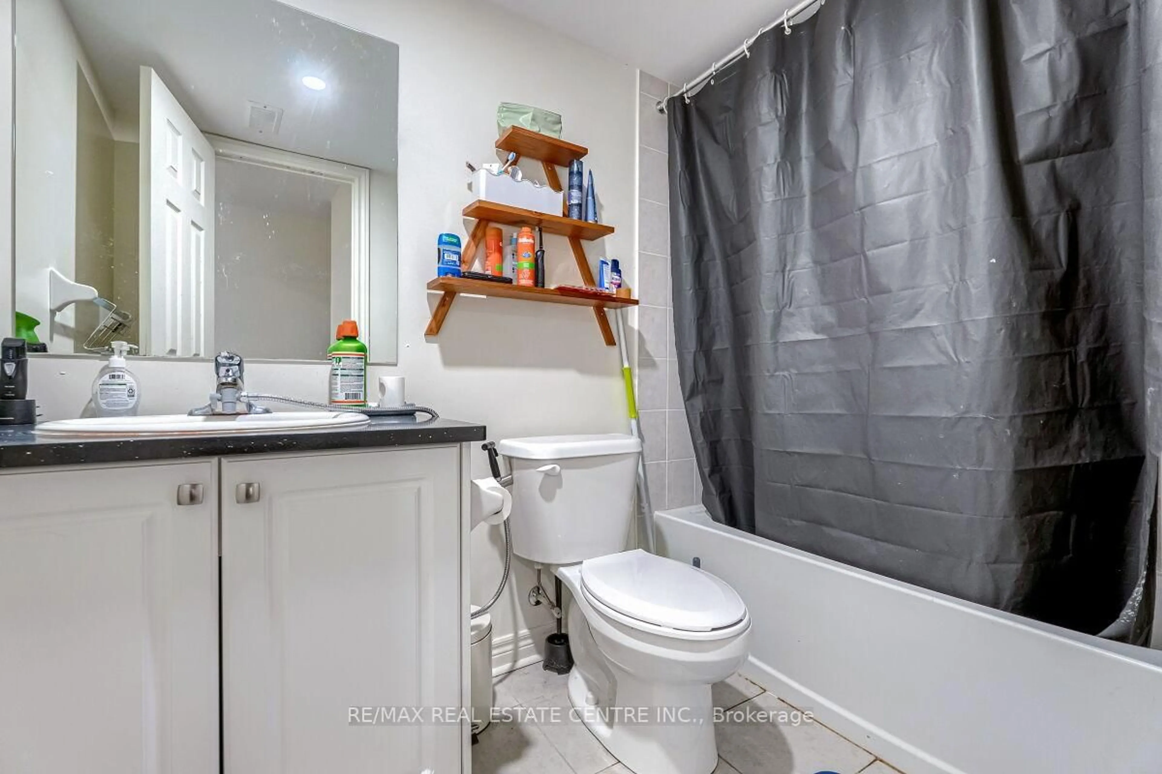 Standard bathroom, unknown for 1193 Kettering Dr, Oshawa Ontario L1K 1A6