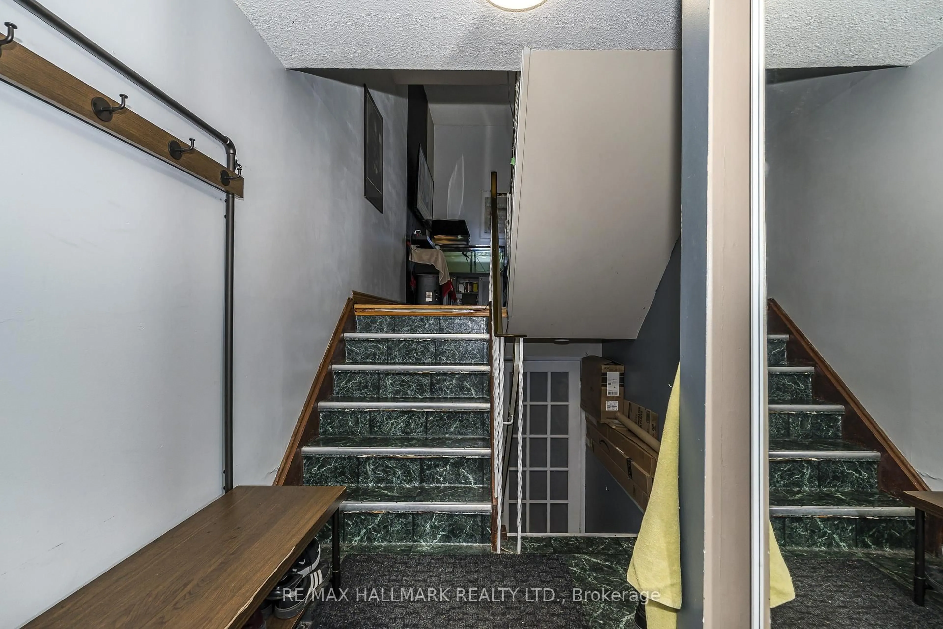 Stairs for 1330 Trowbridge Dr #42, Oshawa Ontario L1G 7L1