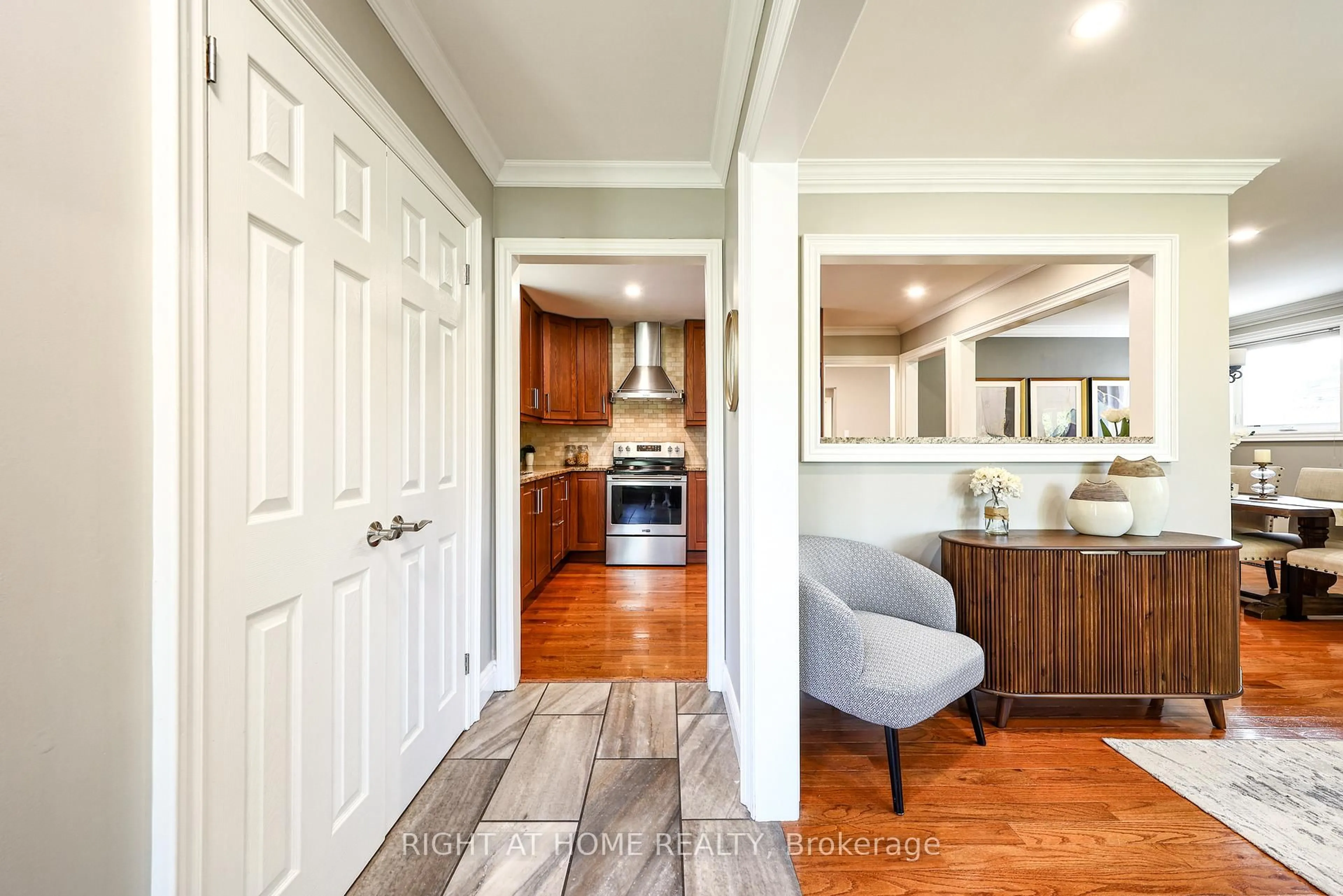 Indoor entryway for 62 Albery Cres, Ajax Ontario L1S 2Y3