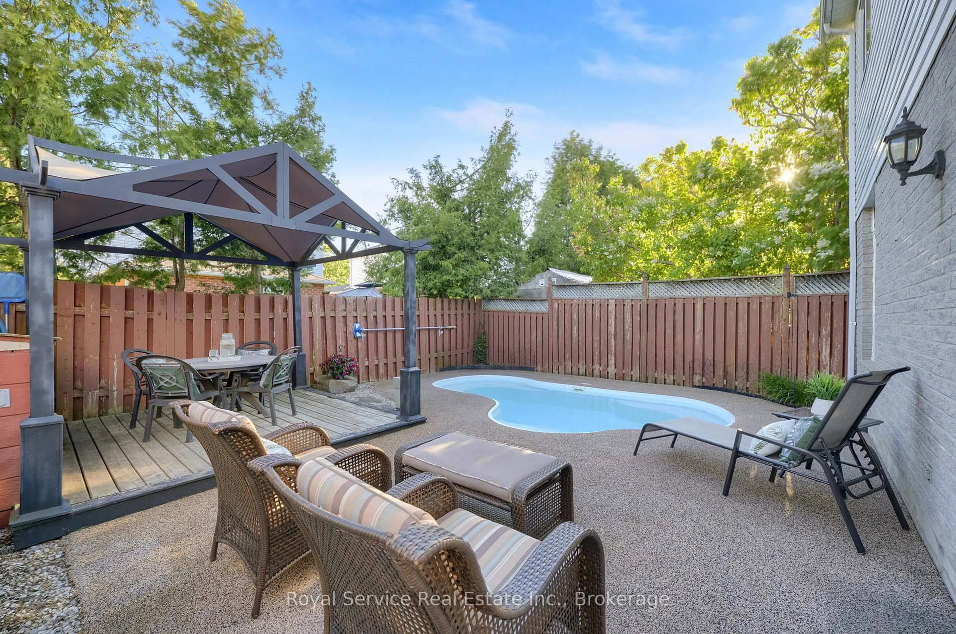 Patio, water/lake/river/ocean view for 33 Mallory St, Clarington Ontario L1E 2B4