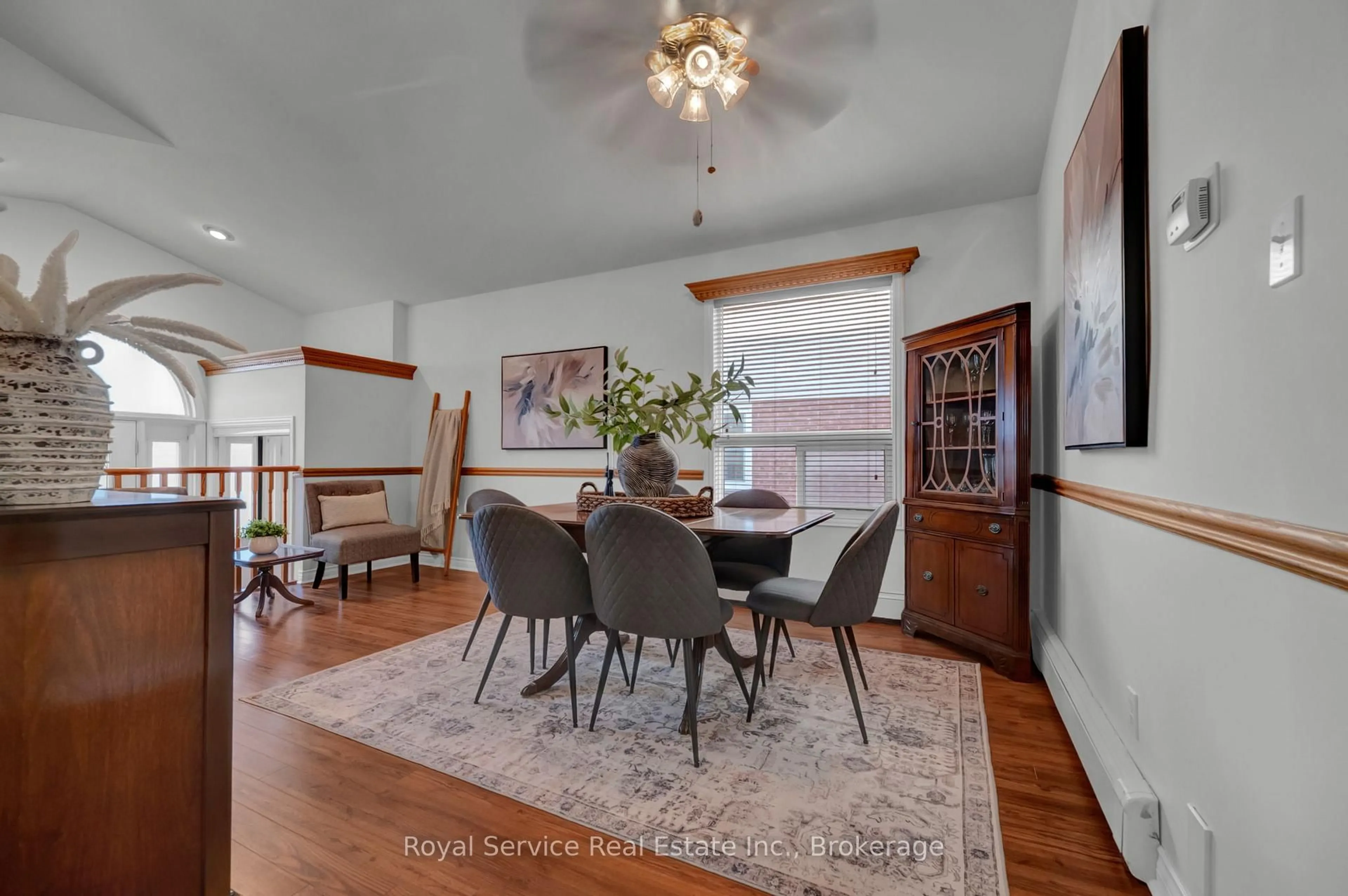 Dining room, wood/laminate floor for 33 Mallory St, Clarington Ontario L1E 2B4