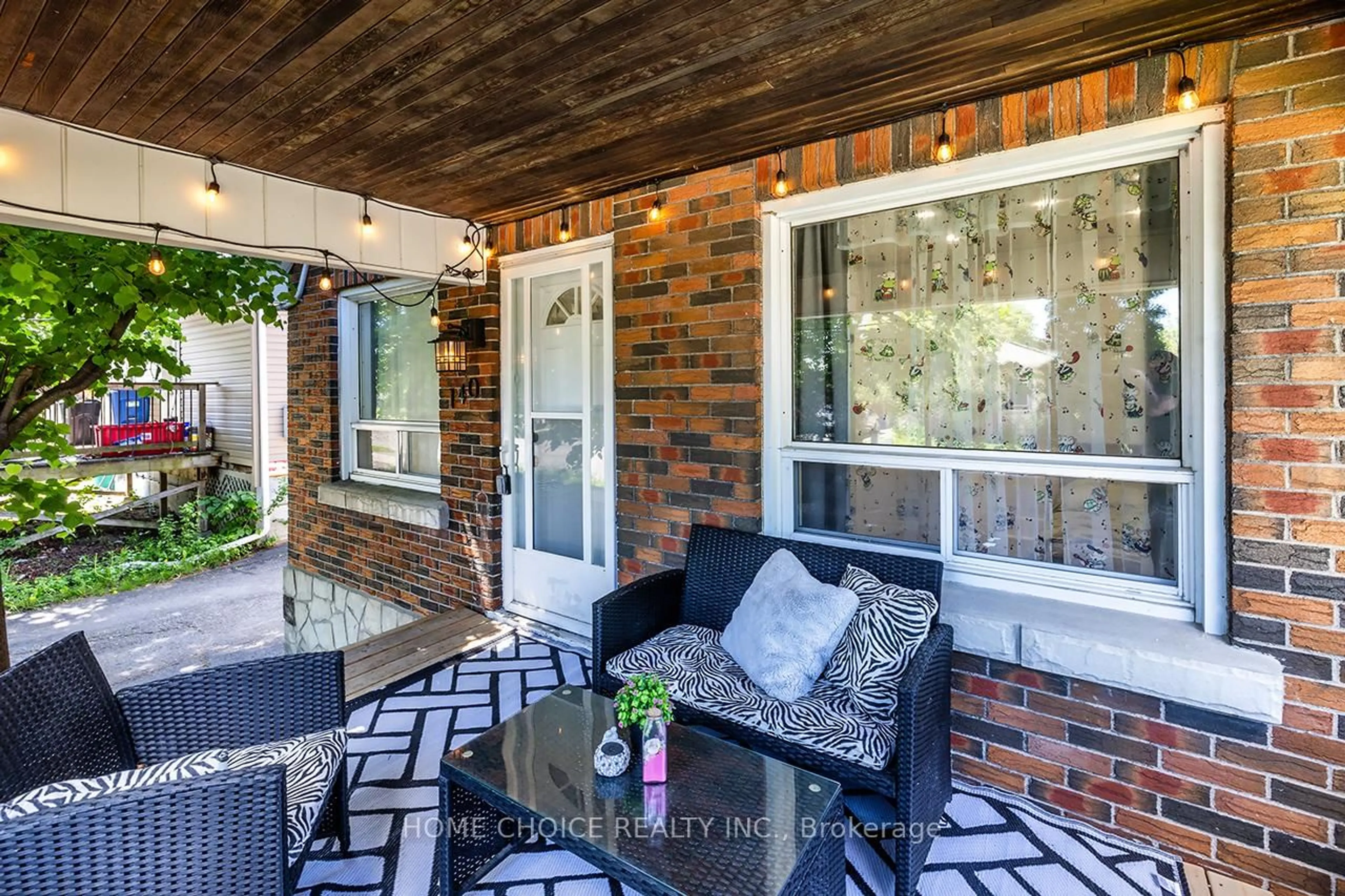 Patio, street for 140 Gladstone Ave, Oshawa Ontario L1J 4E7