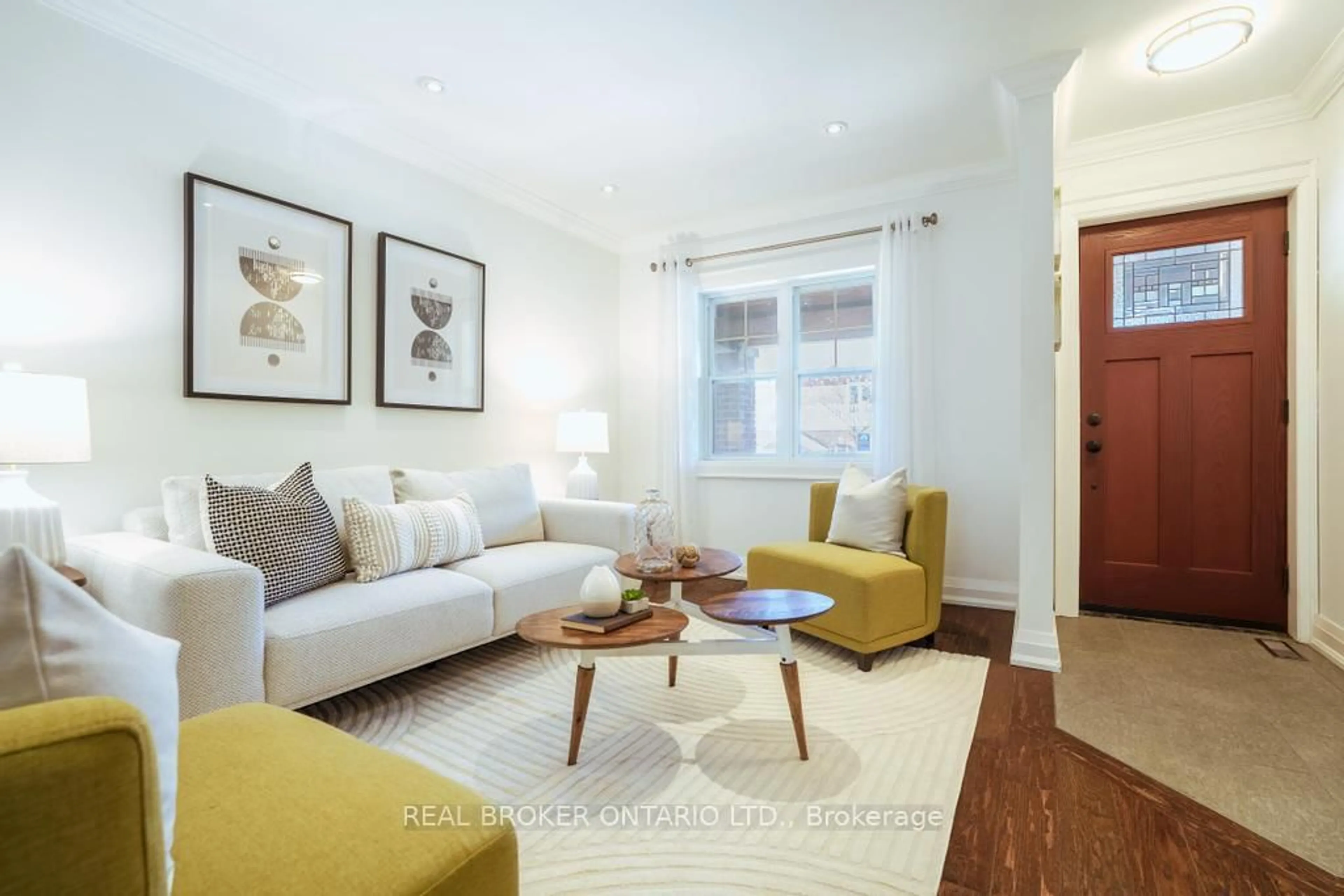Living room with furniture, wood/laminate floor for 5 Heyworth Cres, Toronto Ontario M4E 1T6