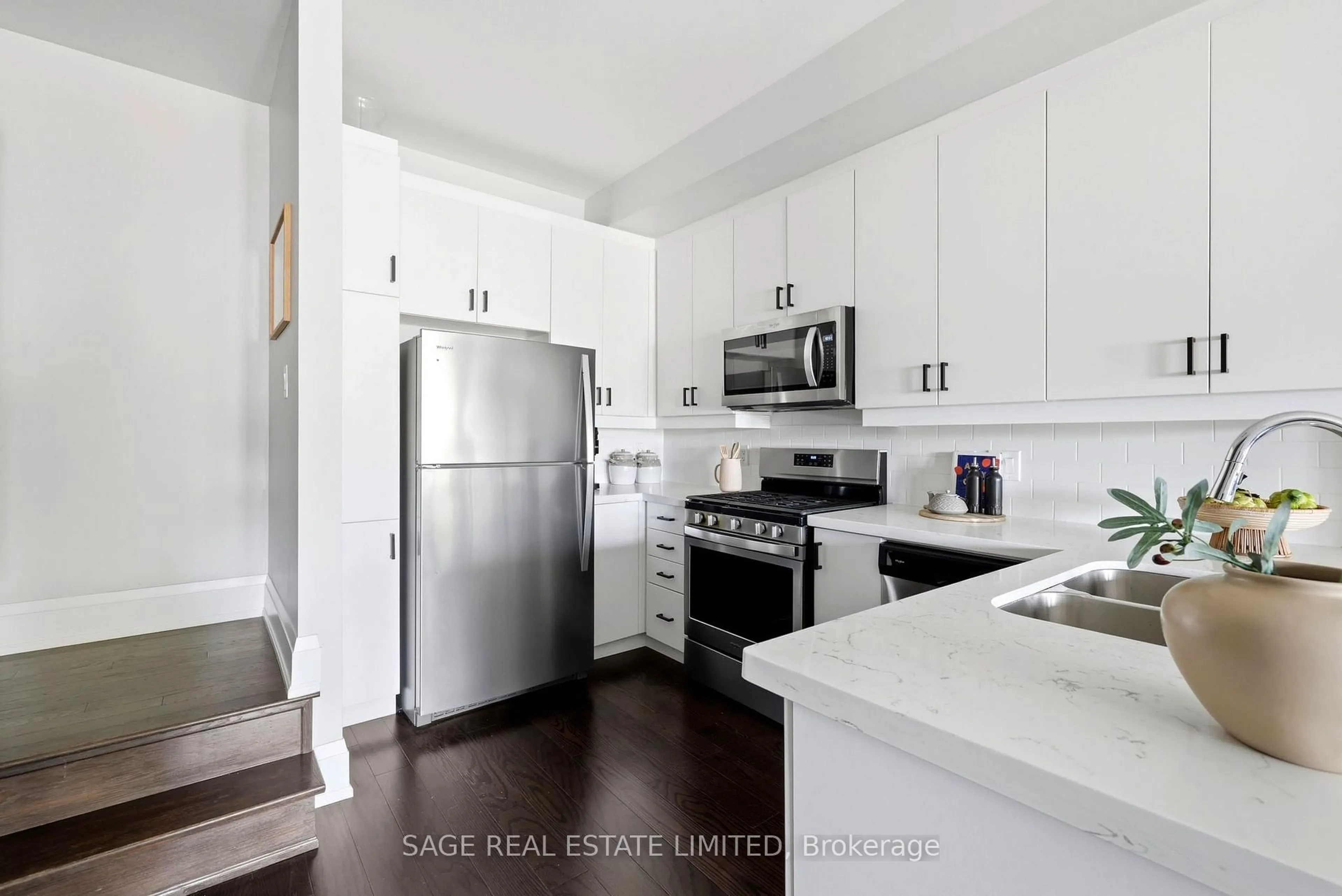 Unknown for 6 Kalmar Ave #Th4, Toronto Ontario M1N 3G3