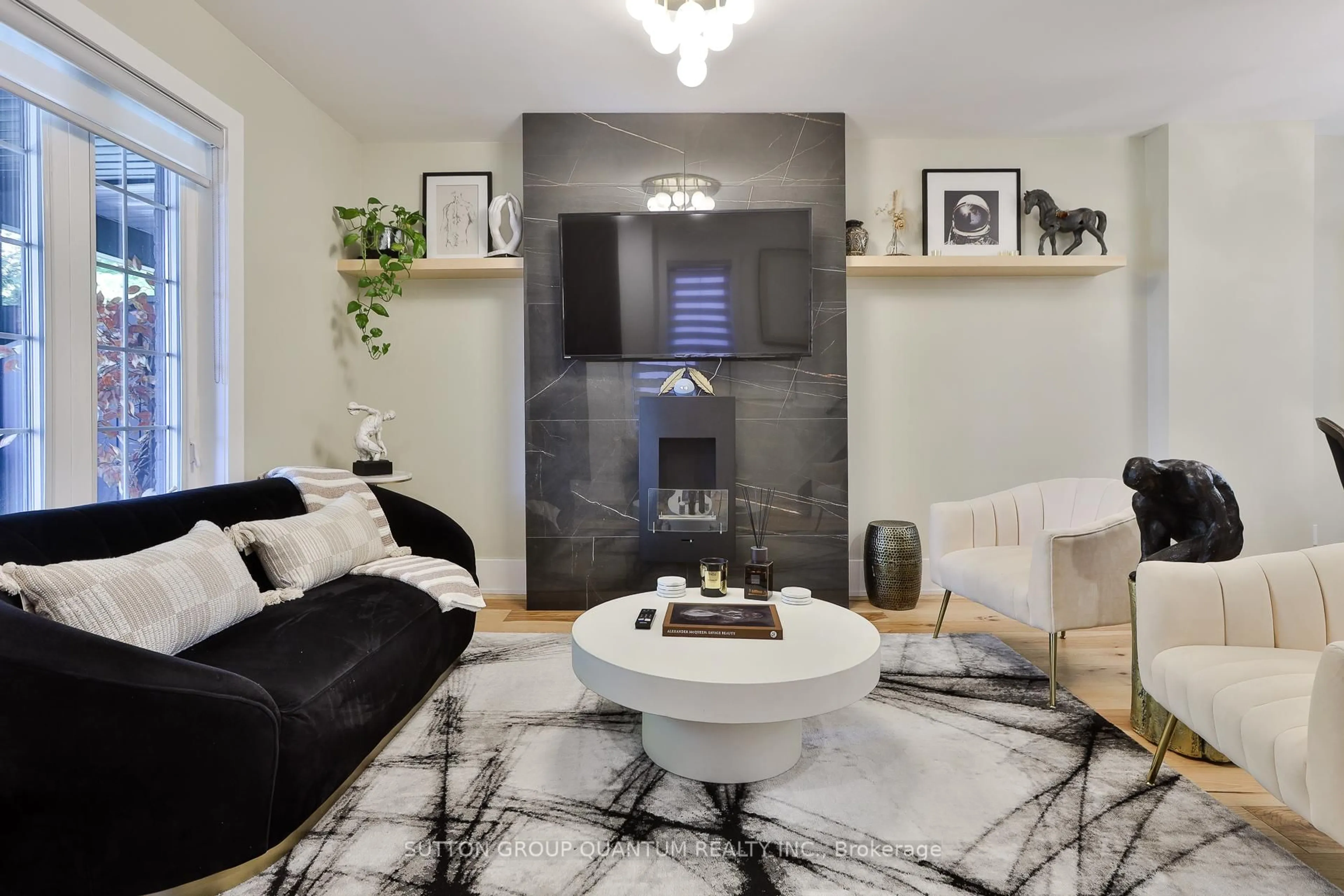 Living room with furniture, unknown for 268 Ashdale Ave, Toronto Ontario M4L 2Y9