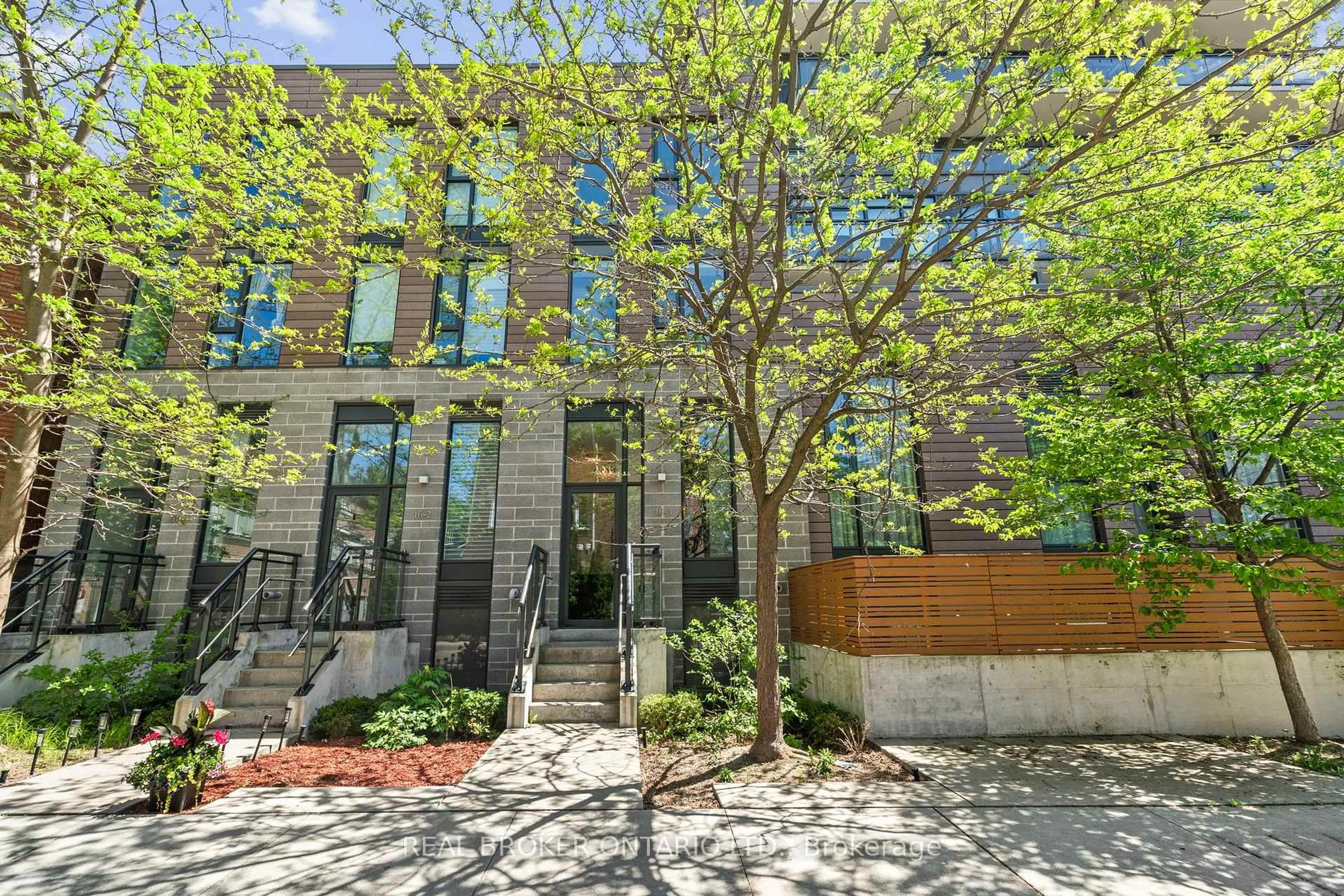 Patio, street for 16 Filmic Lane #Th3, Toronto Ontario M4M 3R1