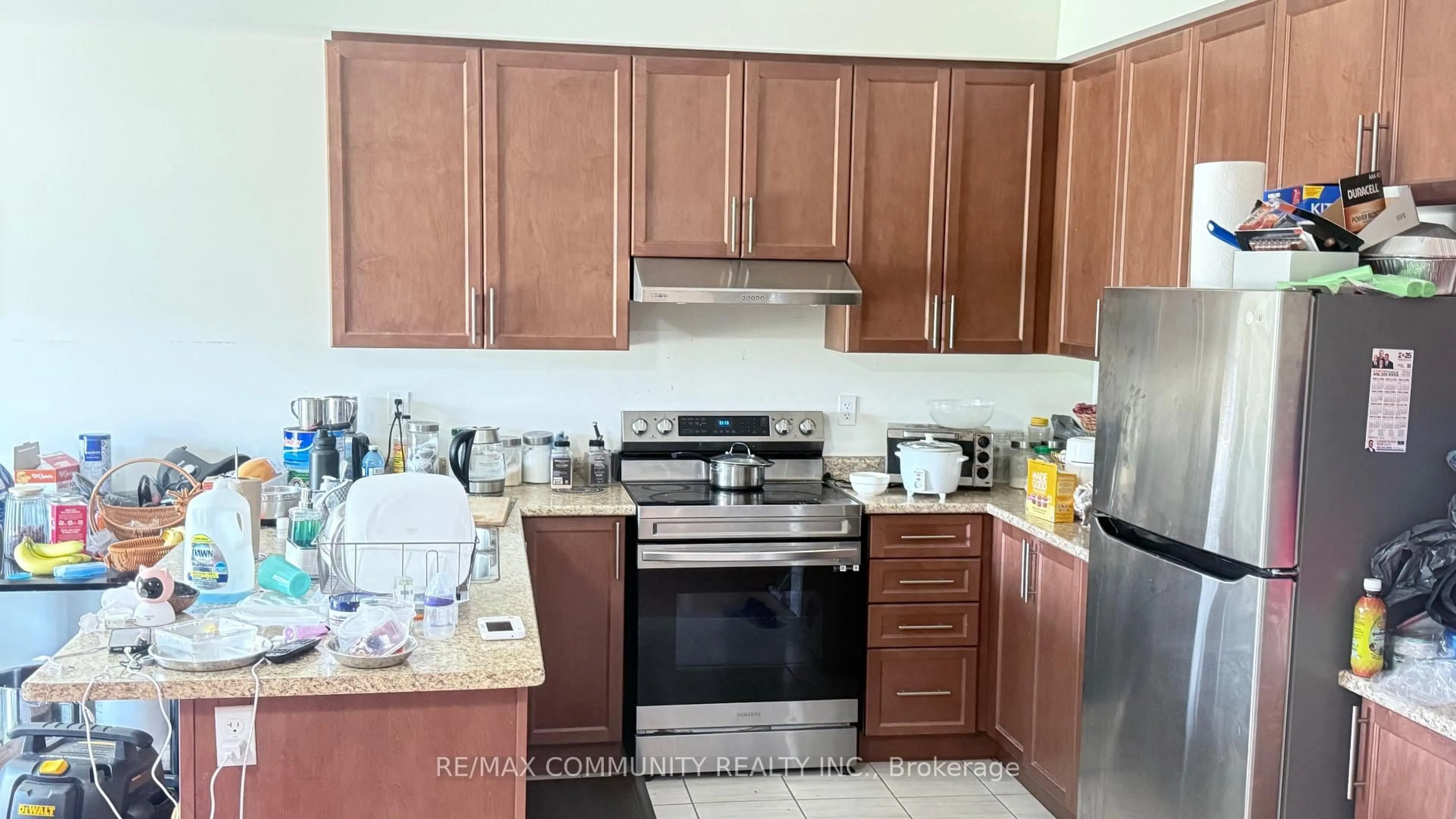 Standard kitchen, unknown for 1103 Cameo St, Pickering Ontario L1X 0L7
