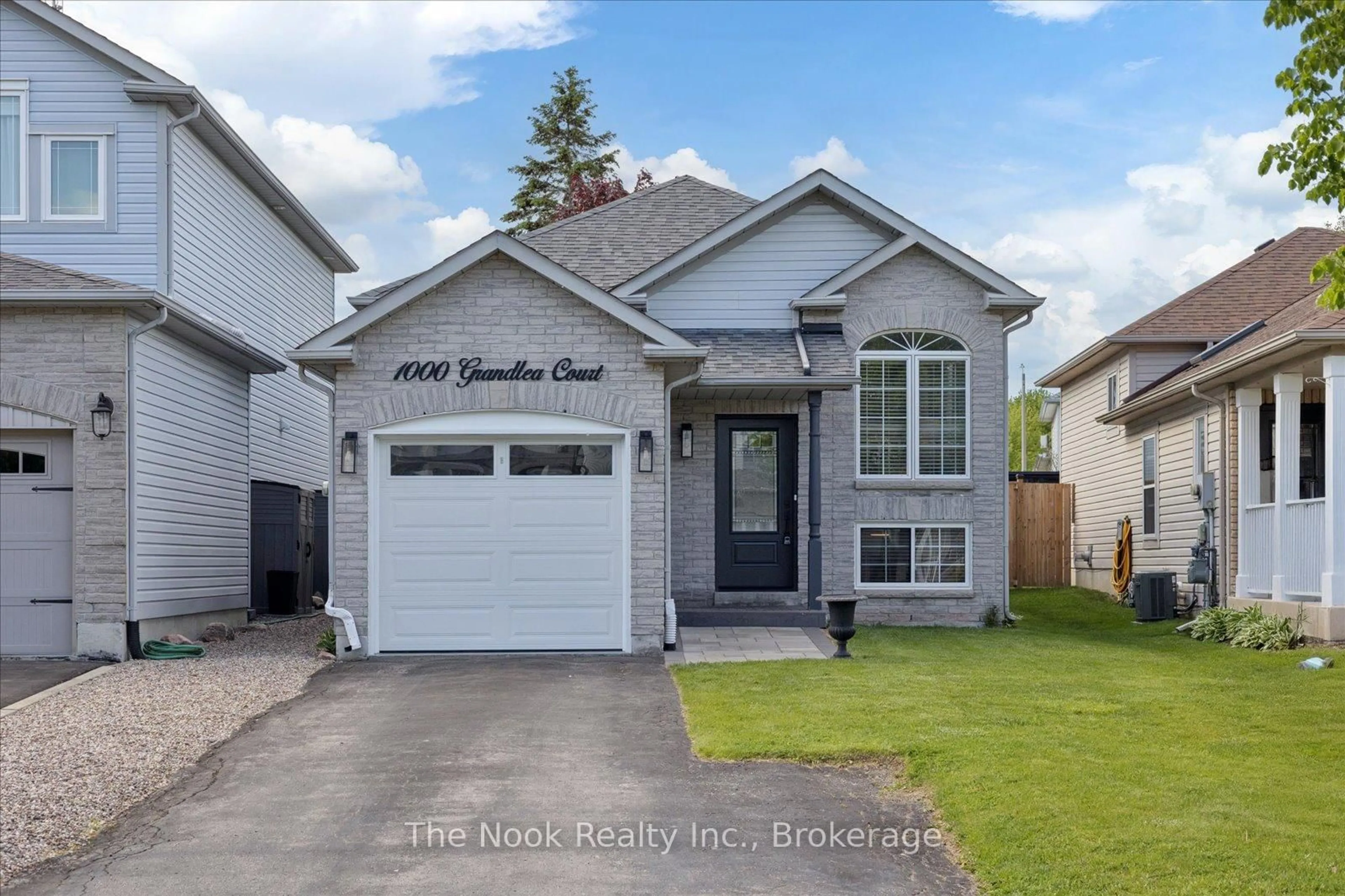 Home with vinyl exterior material, street for 1000 Grandlea Crt, Oshawa Ontario L1K 2N1