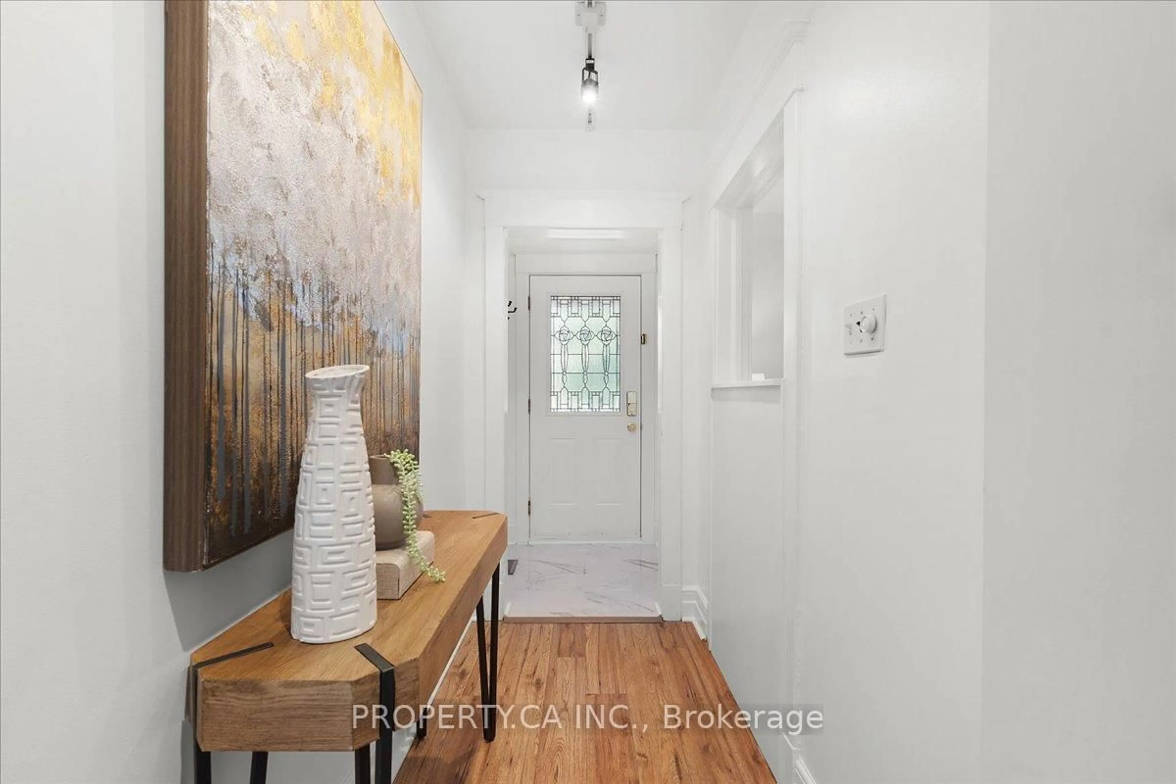 Indoor entryway for 44 Beach View Cres, Toronto Ontario M4E 2L5