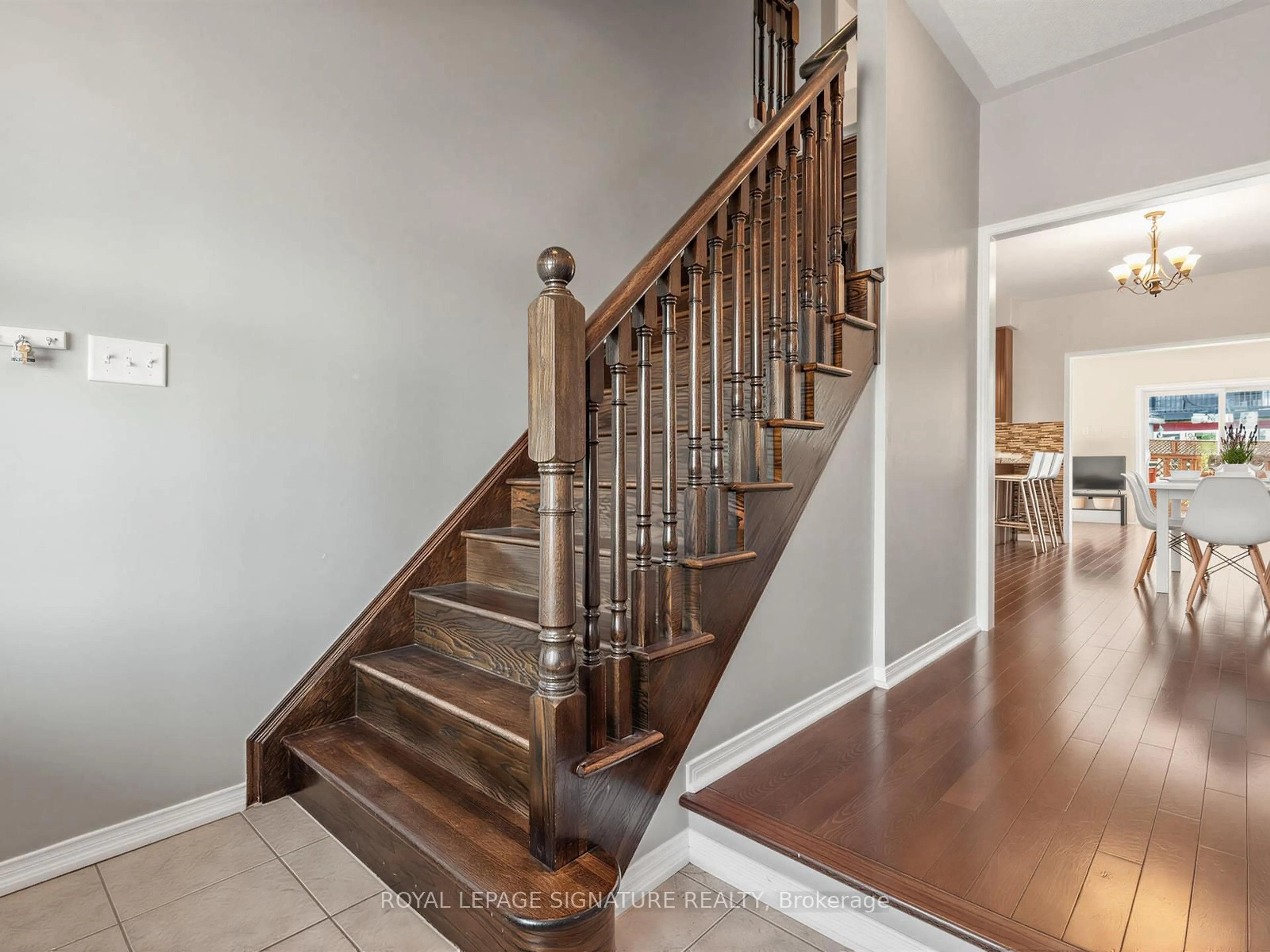 Stairs for 32 Clarepark Crt, Ajax Ontario L1Z 0J5