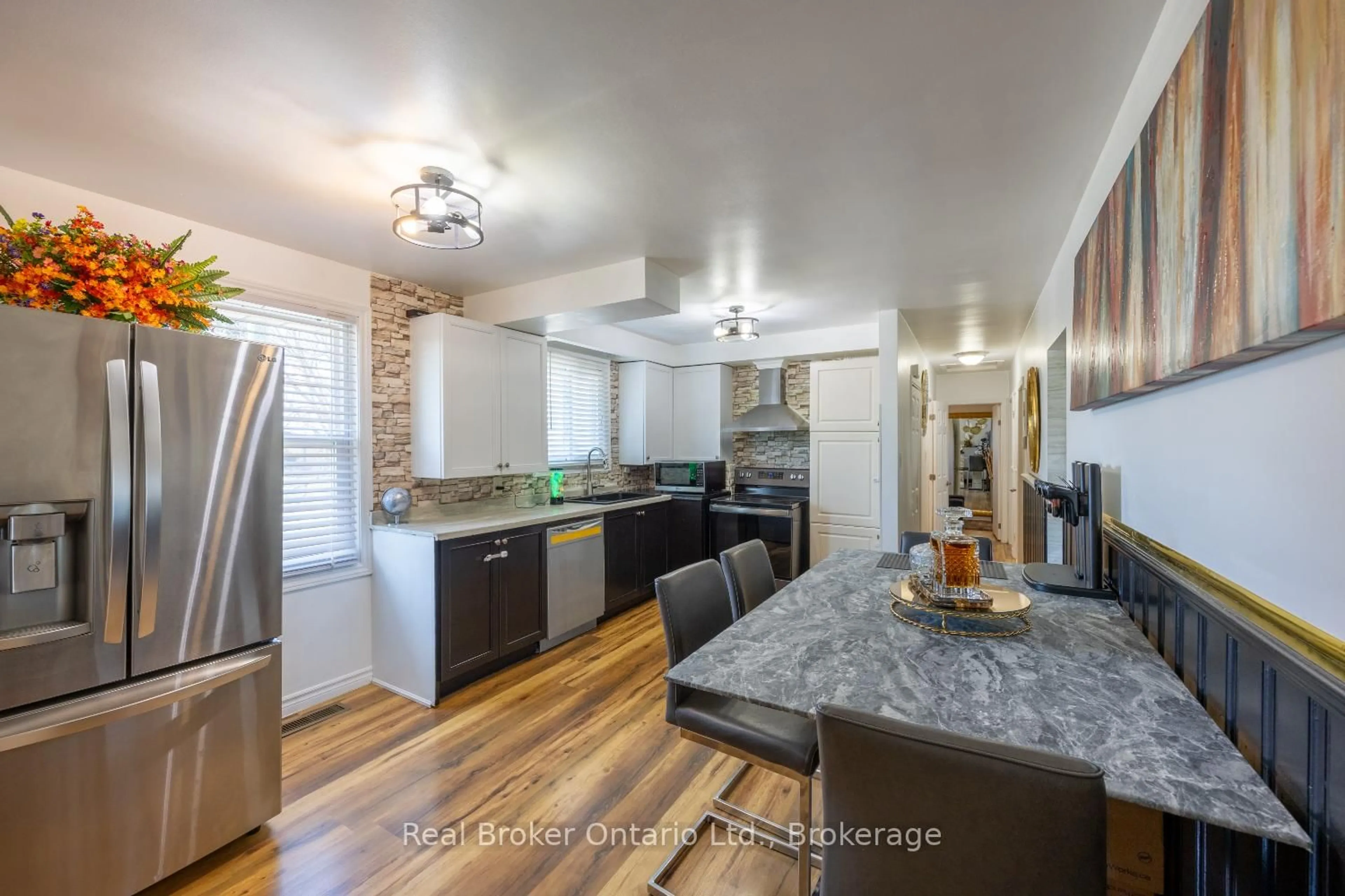 Open concept kitchen, unknown for 324 College Ave, Oshawa Ontario L1J 1S1
