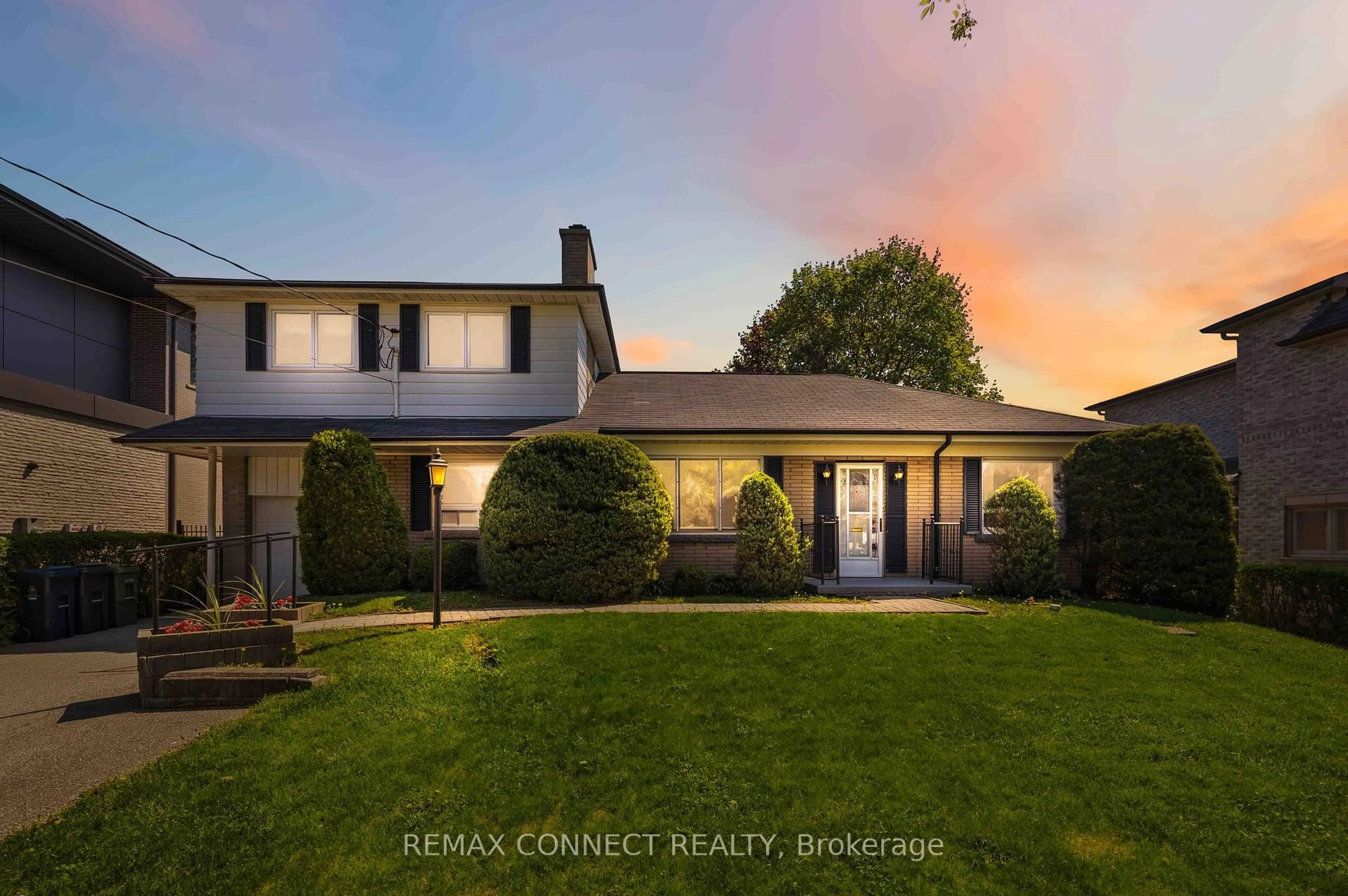A pic from outside/outdoor area/front of a property/back of a property/a pic from drone, street for 107 Fairglen Ave, Toronto Ontario M1W 1A8