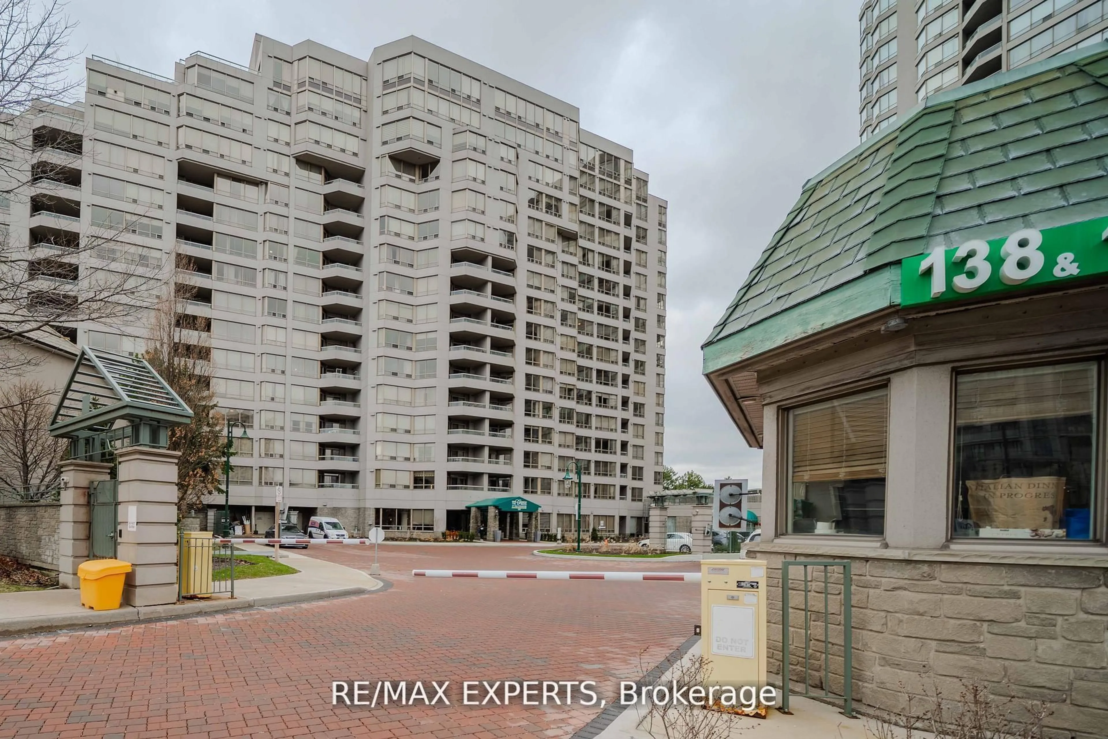 Indoor foyer for 138 Bonis Ave #527, Toronto Ontario M1T 3V9
