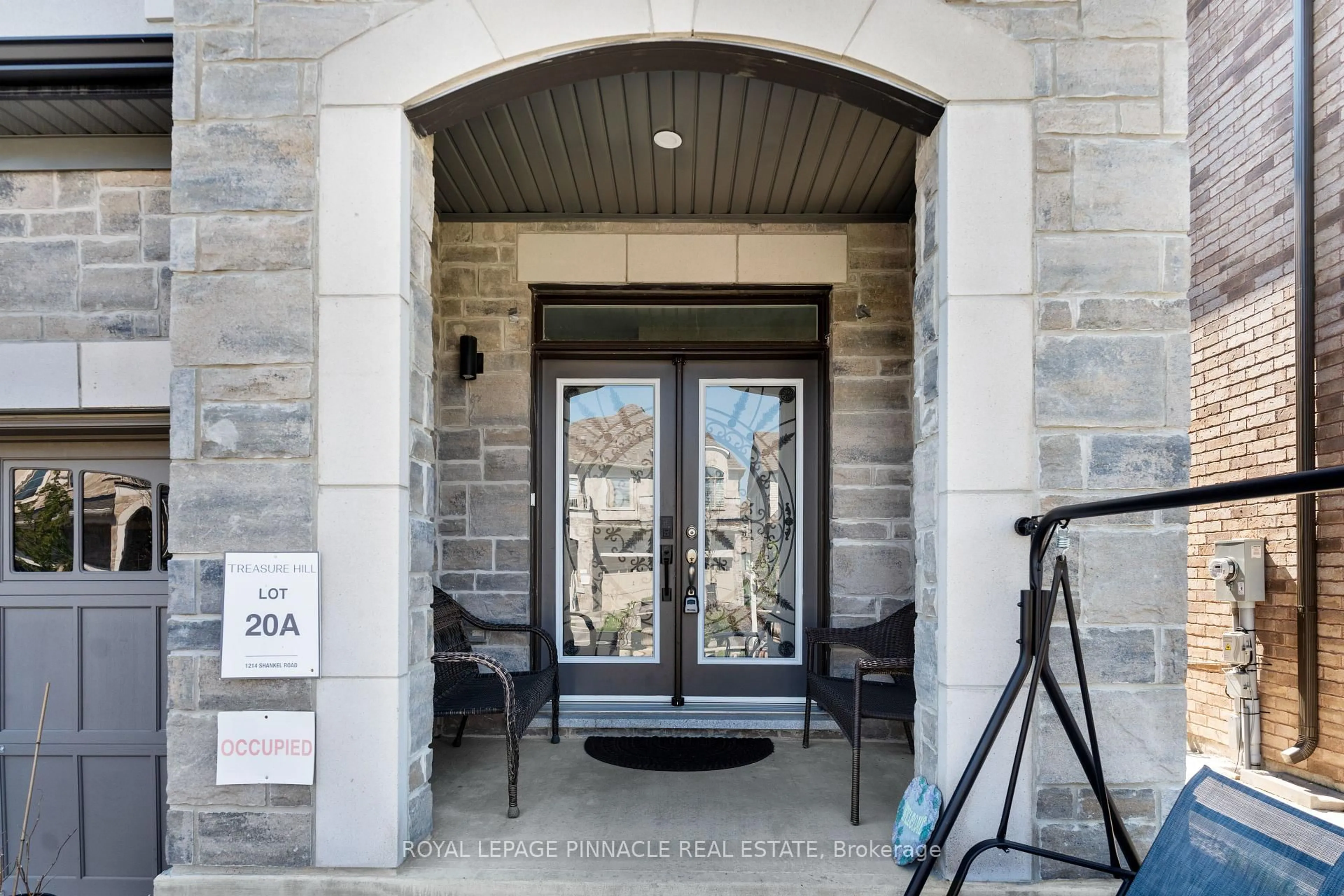 Indoor entryway for 1214 Shankel Rd, Oshawa Ontario L1K 3G2
