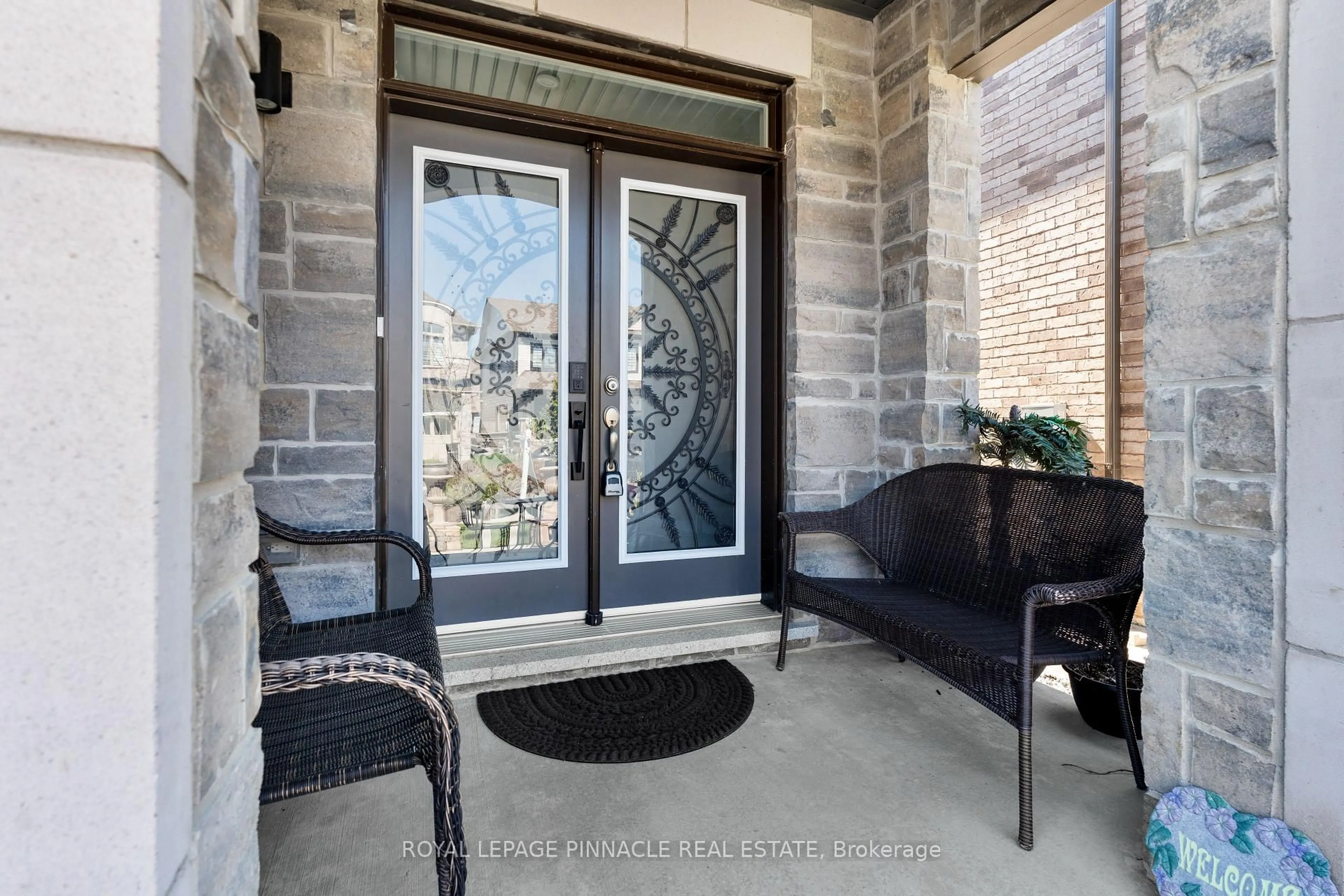 Indoor entryway for 1214 Shankel Rd, Oshawa Ontario L1K 3G2