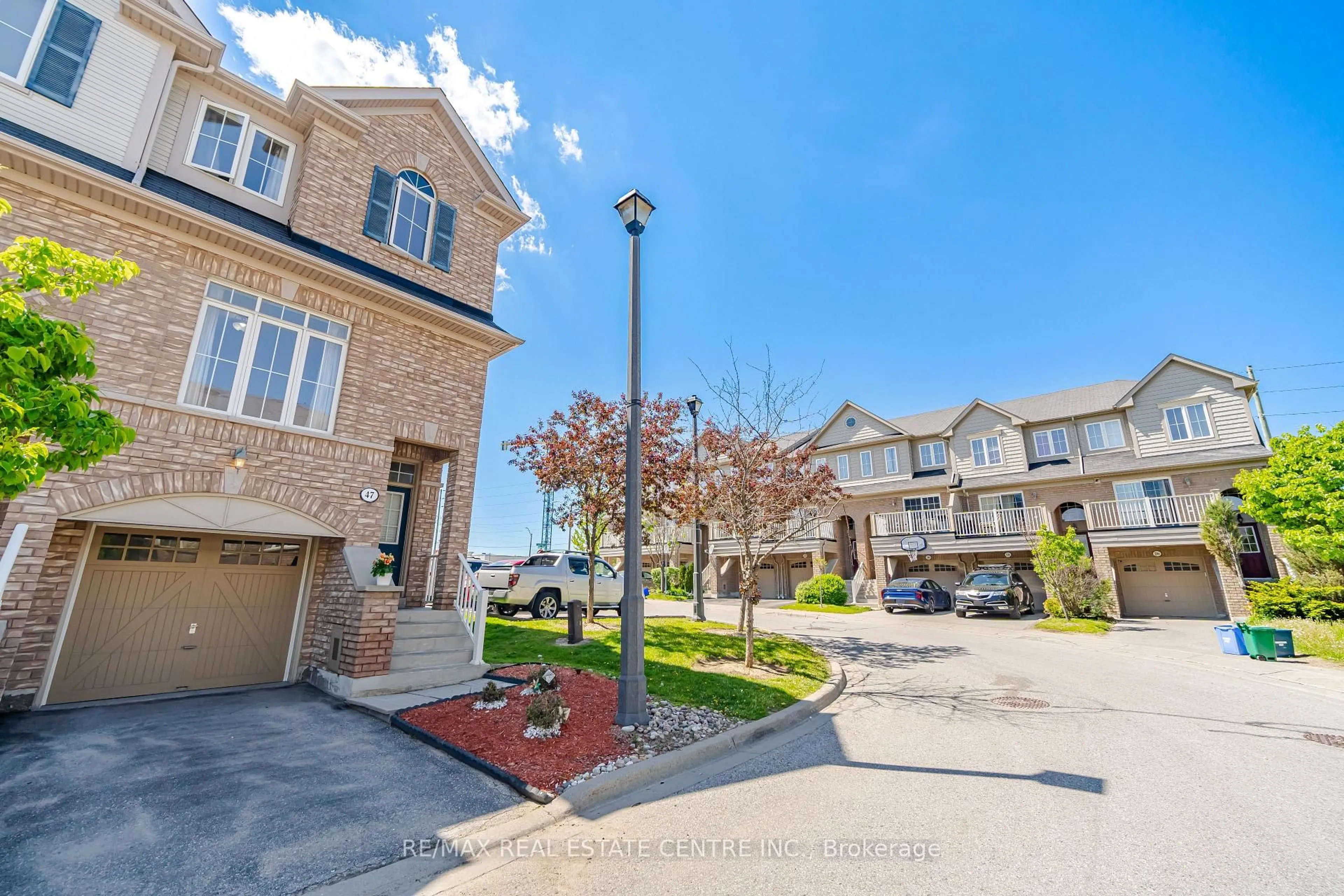 A pic from outside/outdoor area/front of a property/back of a property/a pic from drone, street for 47 Martinworth Lane, Ajax Ontario L1Z 0L1