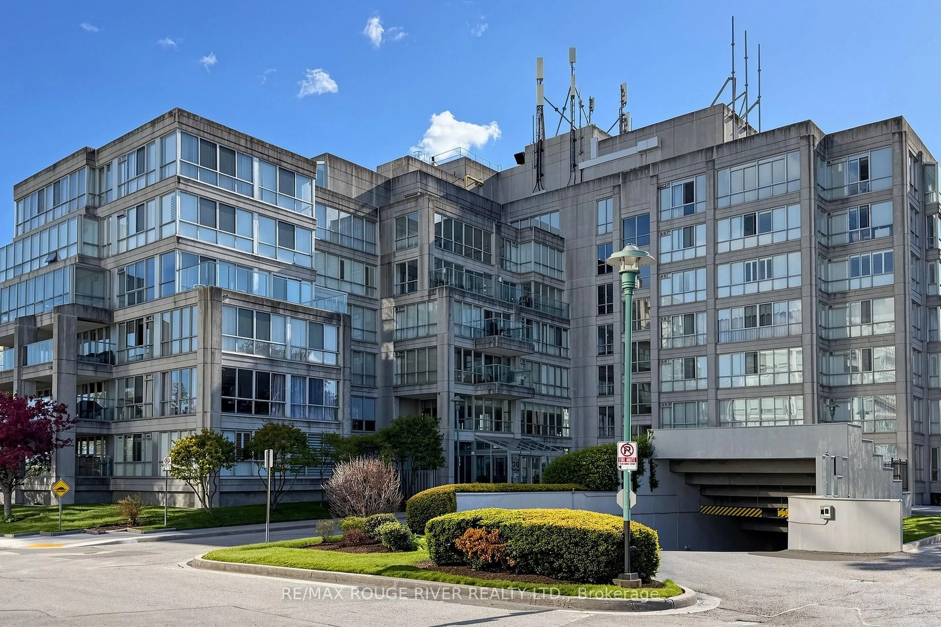 Unknown for 70 Cumberland Lane #402, Ajax Ontario L1S 7K2