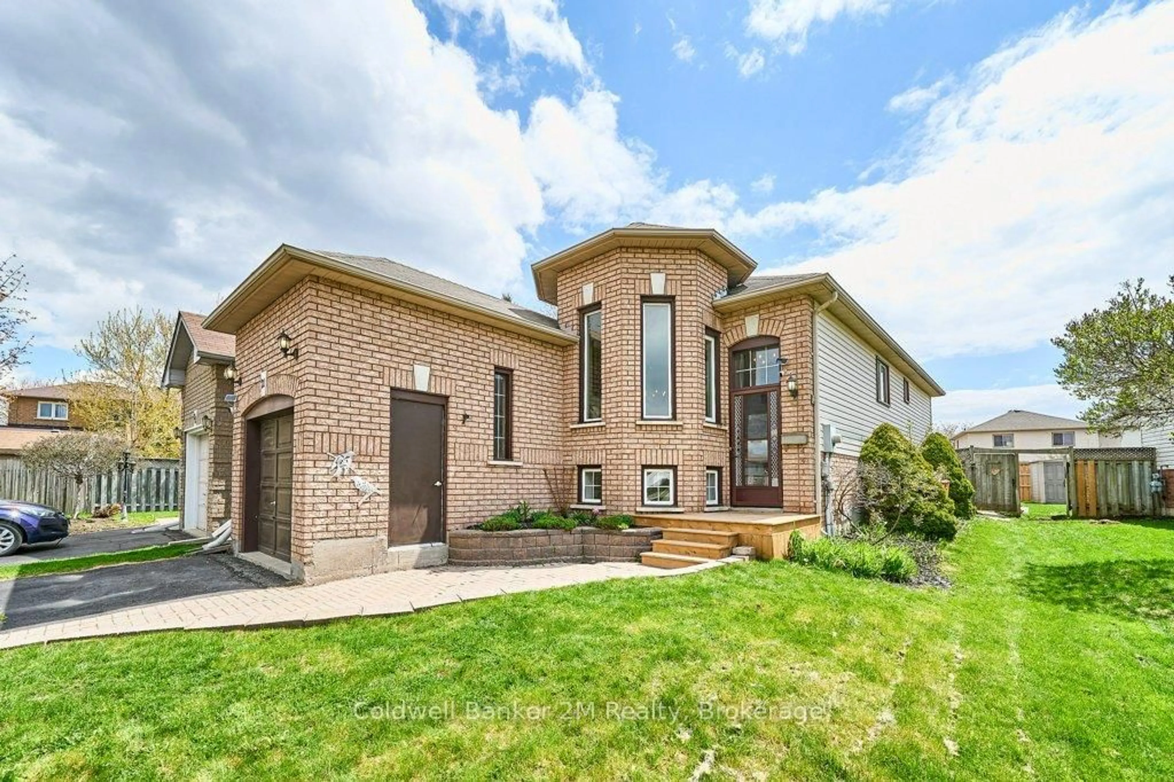 Home with brick exterior material, unknown for 21 Birmingham Ave, Clarington Ontario L1C 4Z6